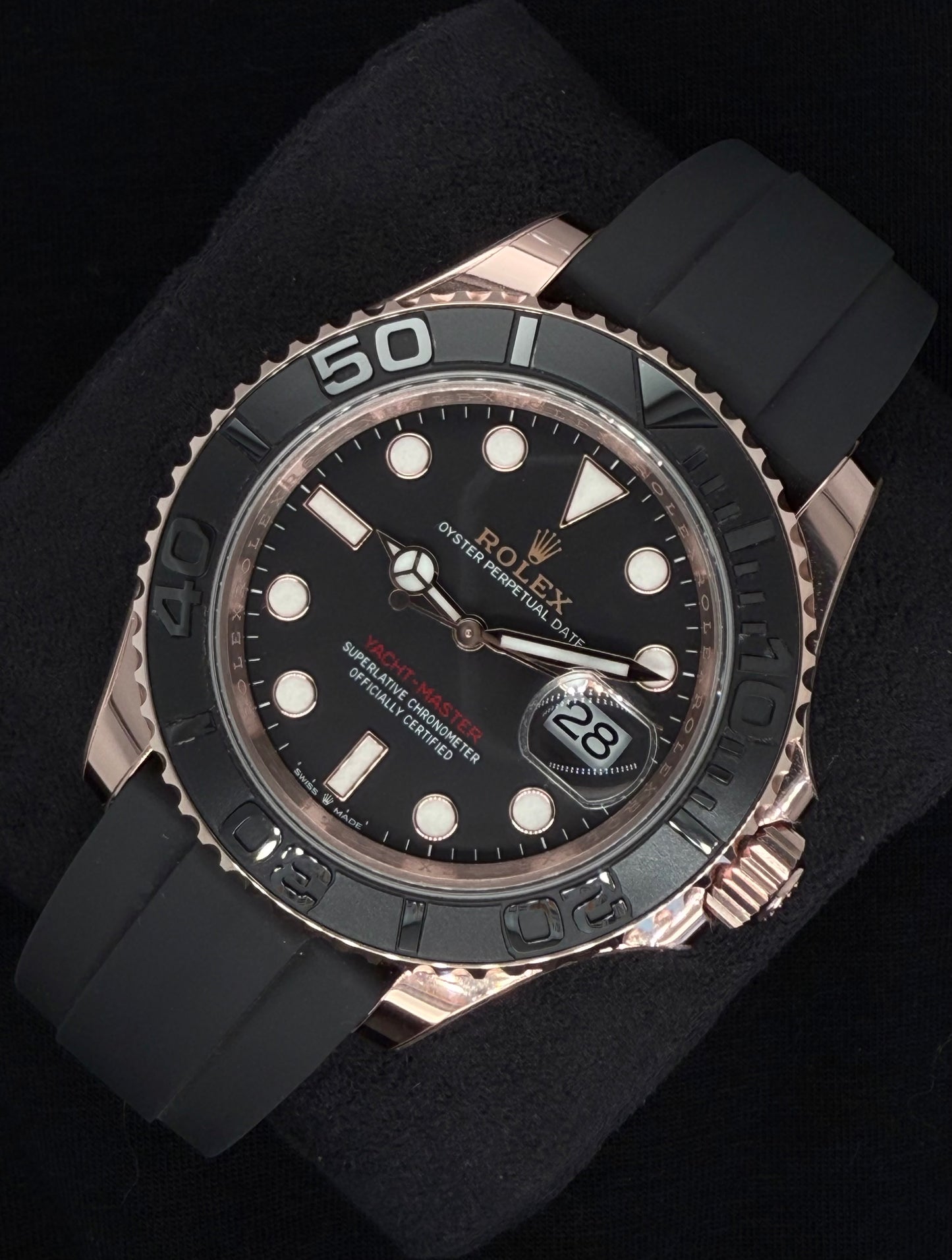 Rolex Yacht-Master 40 Black Dial Everose Gold Oysterflex 126655 Front right