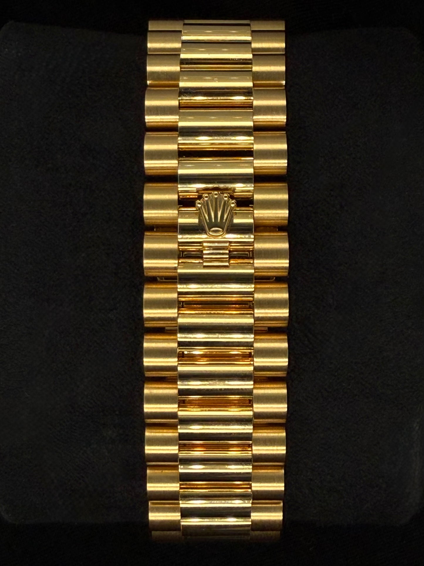 Rolex Day-Date 40 Yellow Gold Black Baguette Diamond Dial 228238 | 2022 | 40mm