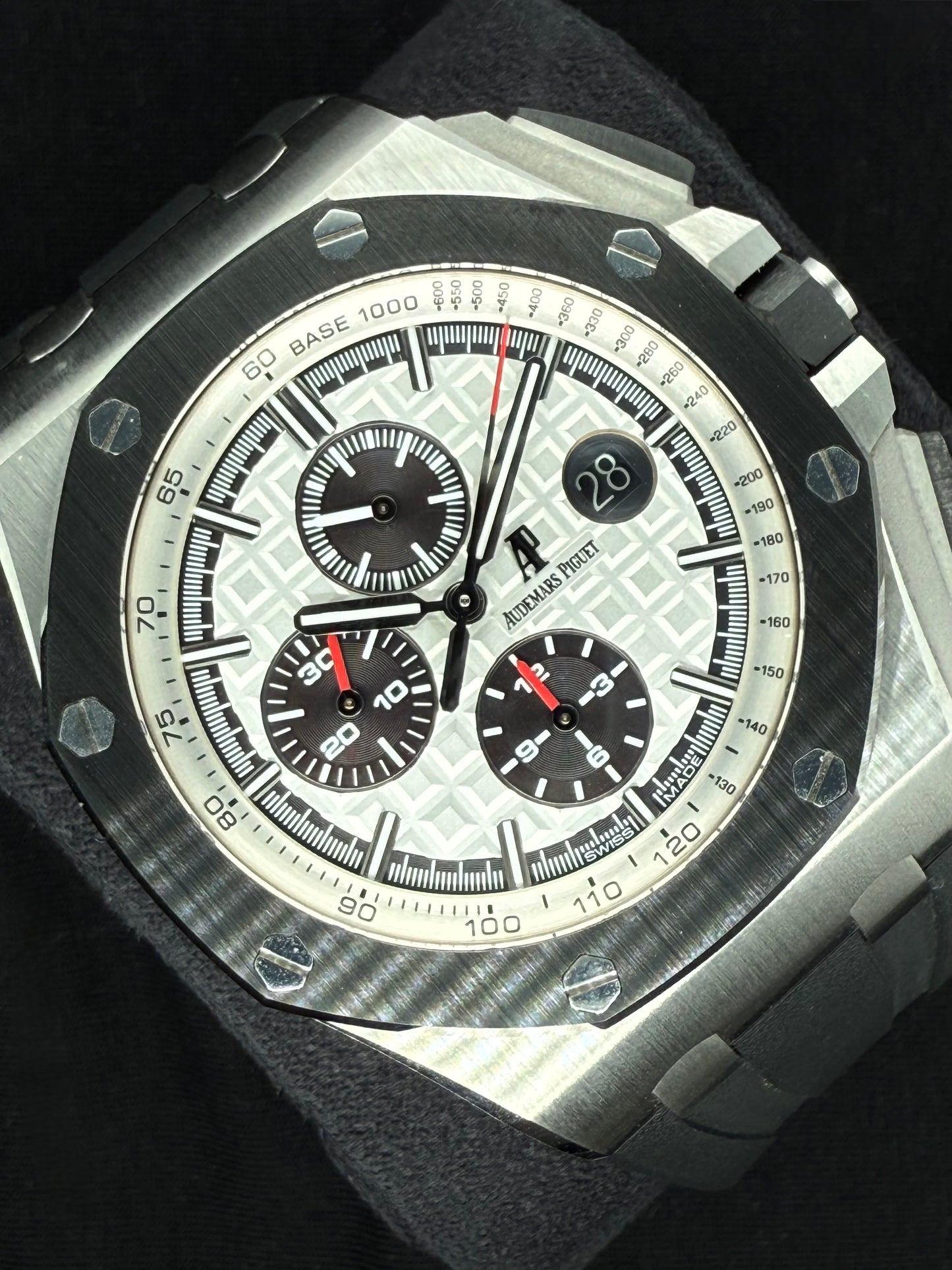 Audemars Piguet Royal Oak Offshore 26400SO.OO.A002CA.01 left