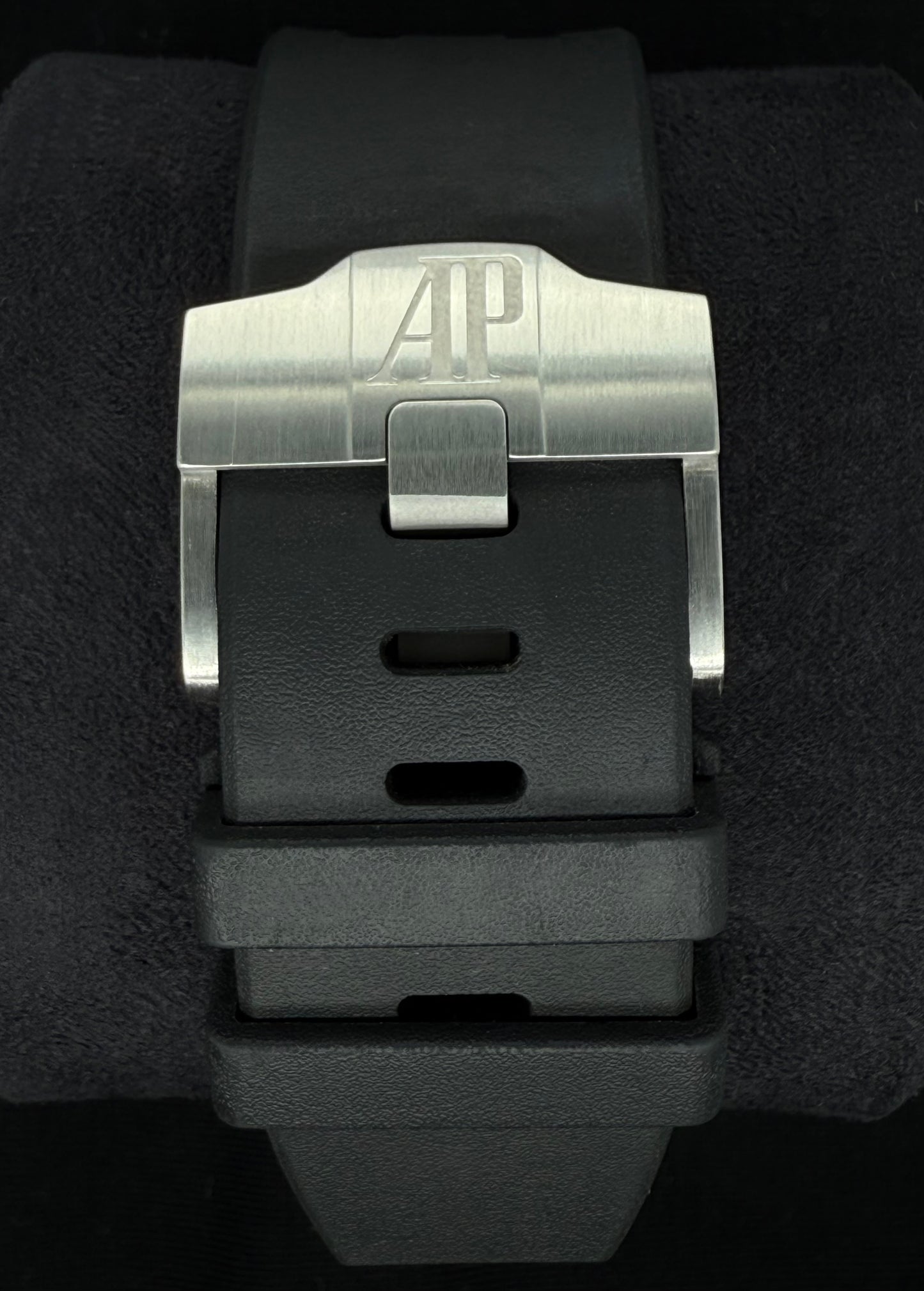 Audemars Piguet Royal Oak Offshore 26400SO.OO.A002CA.01 clasp