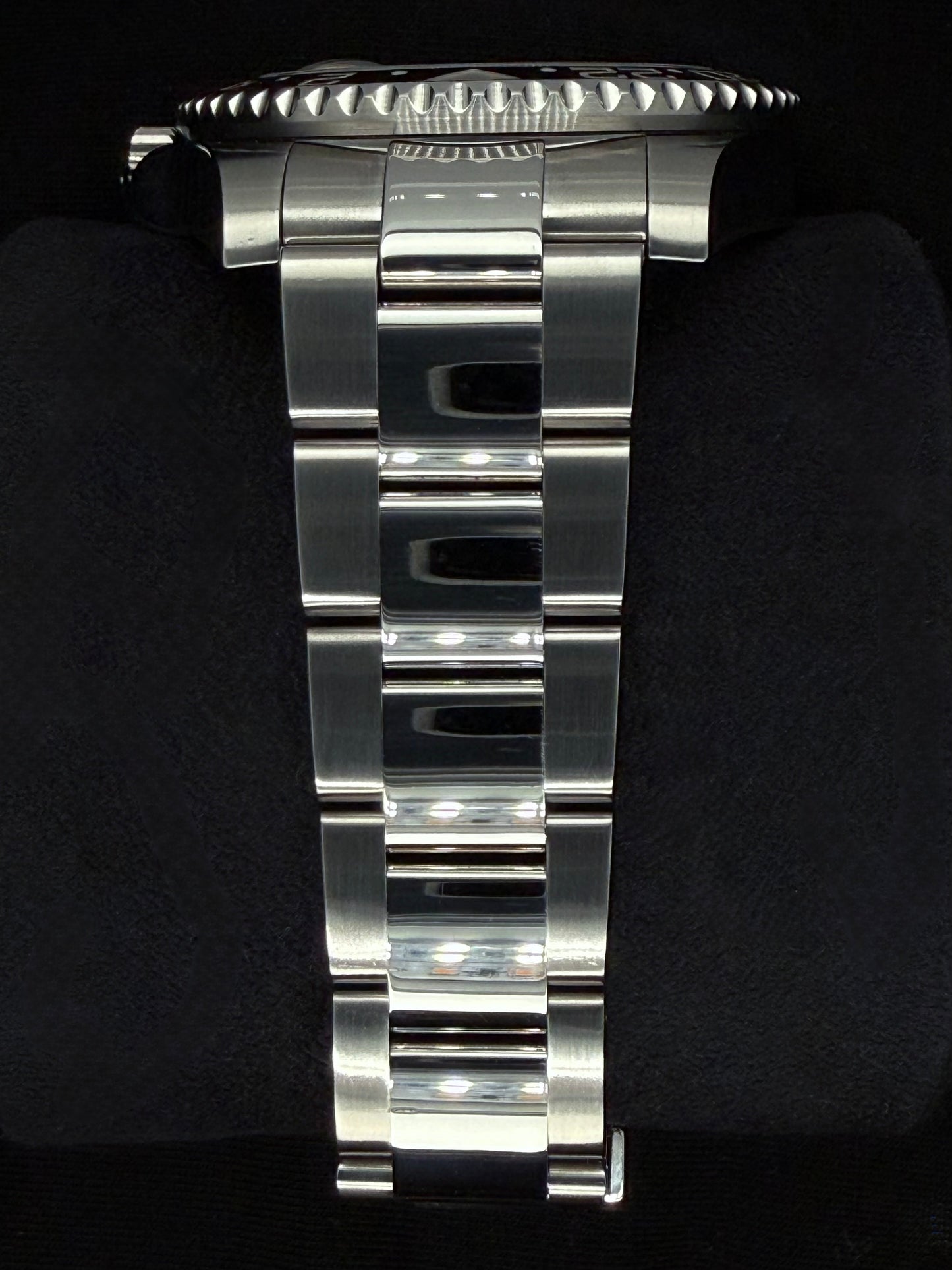 Rolex GMT-Master II Black Dial Green Arrow Hand 116710LN bracelet