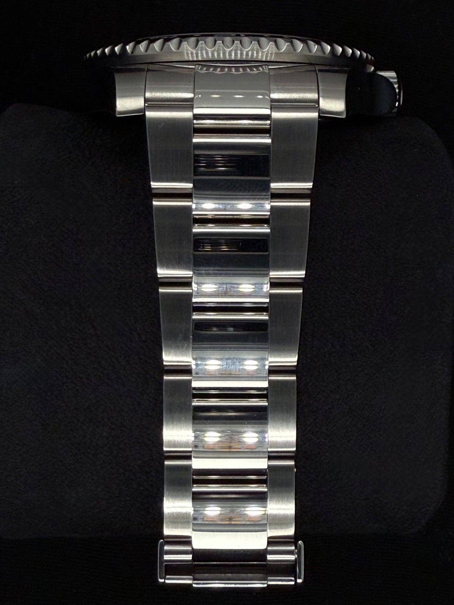 Rolex GMT-Master II Black Dial Green Arrow Hand 116710LN bracelet 2