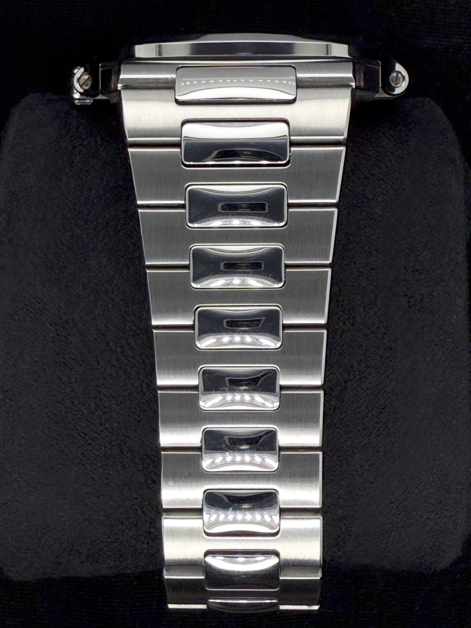 Patek Philippe Nautilus Blue Dial Stainless Steel 5711/1A-010 bracelet