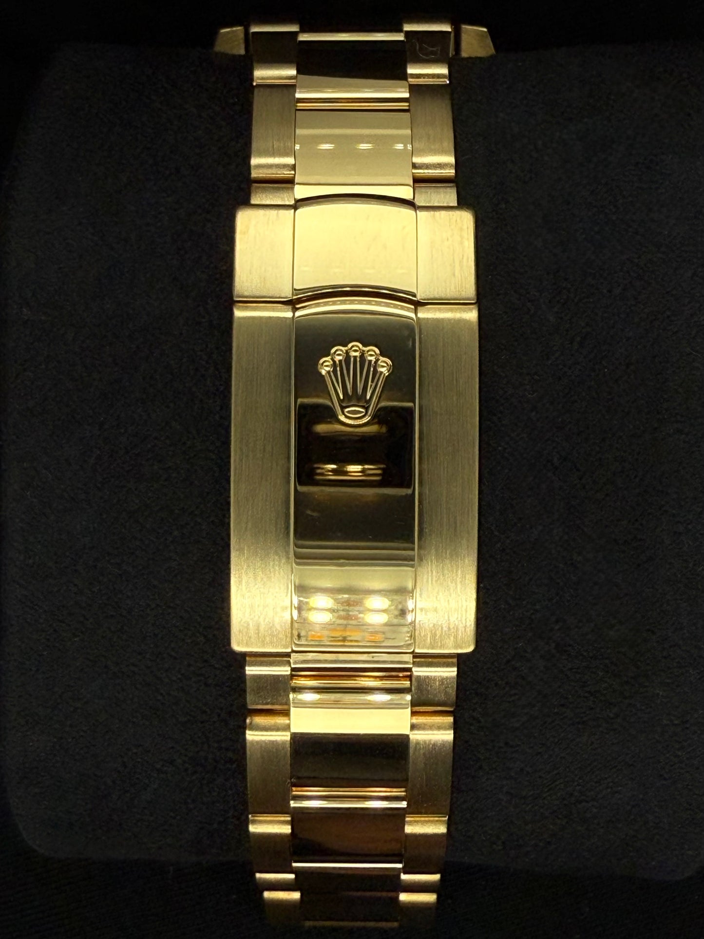 Rolex Sky-Dweller 18ct Yellow Gold White Dial 326938 | 2022 | 42mm