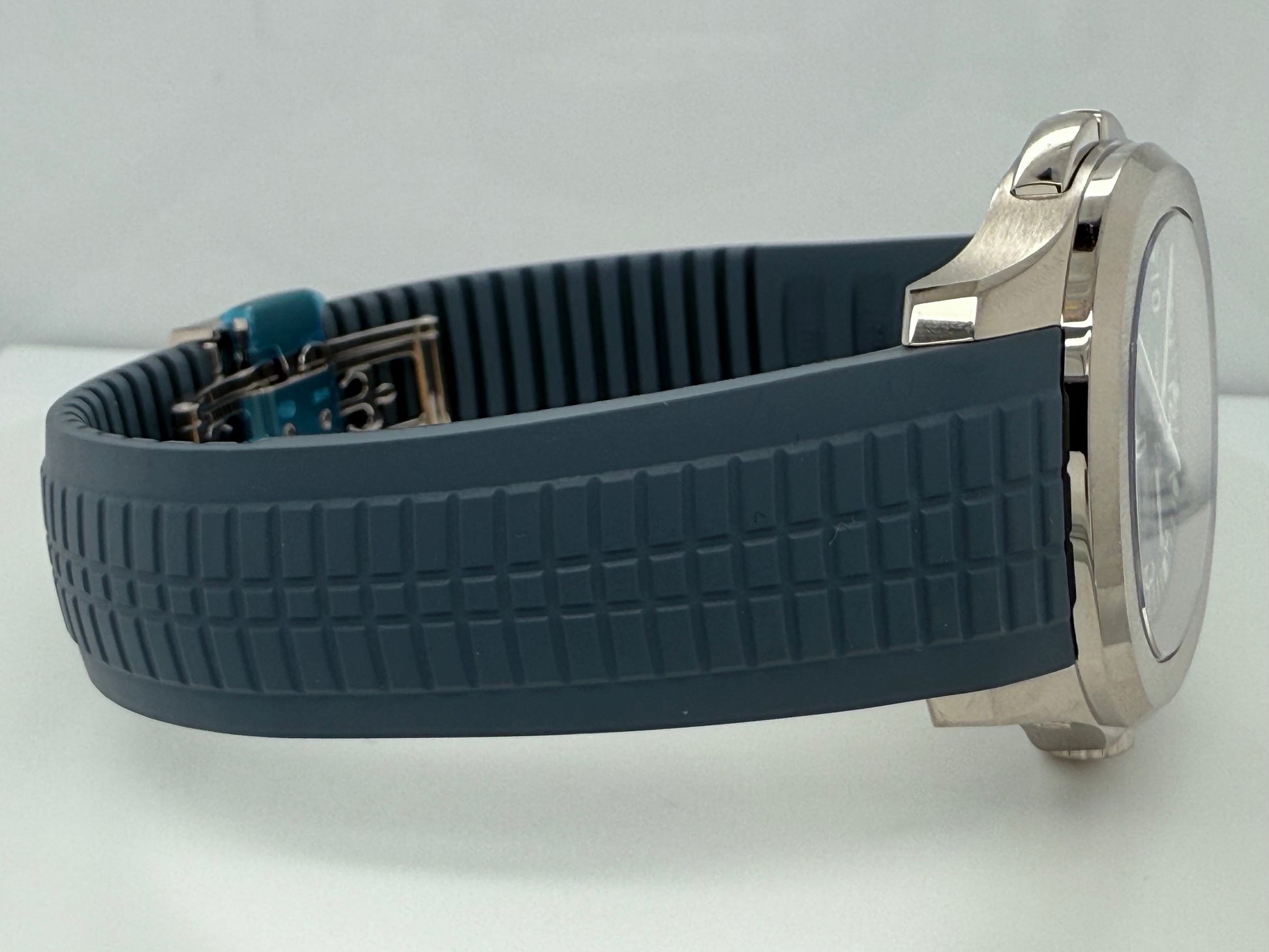 Patek Philippe Aquanaut Blue-Gray Dial White Gold 5164G-001 Strap