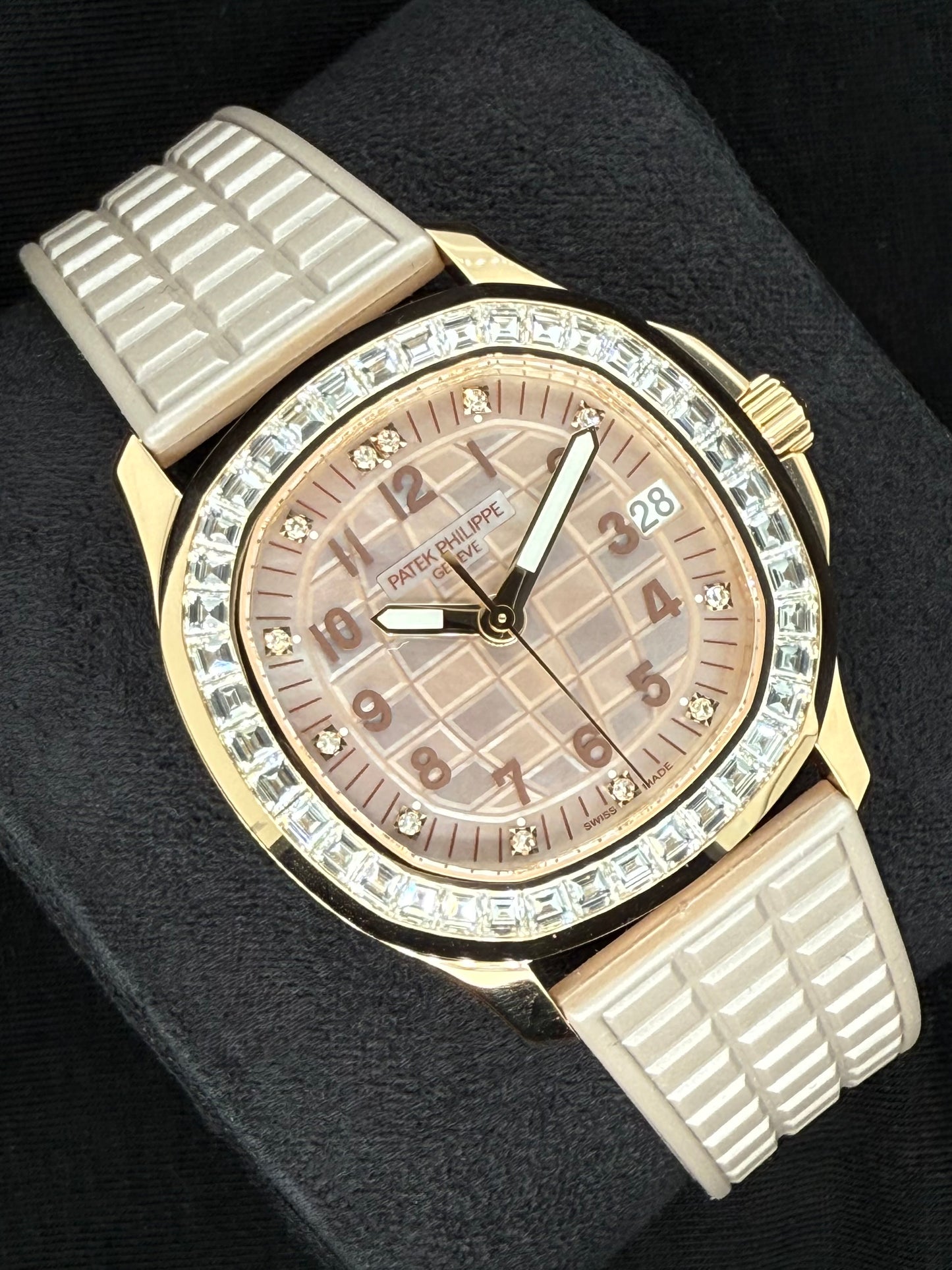 Patek Philippe Aquanaut Luce Haute Joaillerie Rose Gold Mother of Pearl Diamond Dial and Diamond Baguette Bezel 5072R-001 | 2025 | 35.6 mm