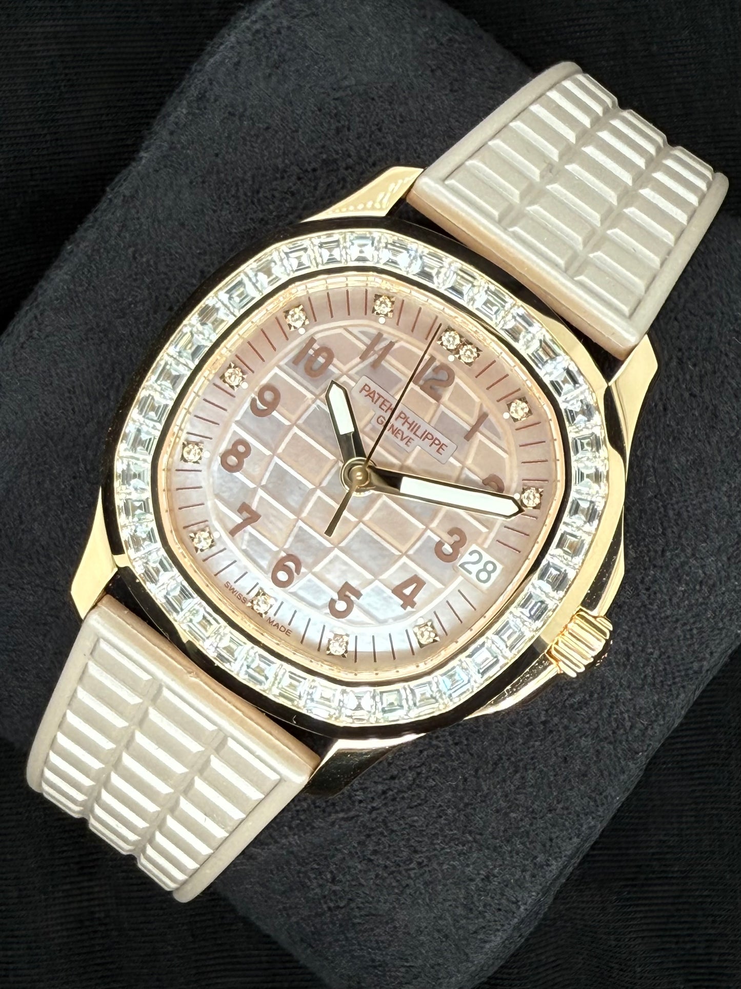 Patek Philippe Aquanaut Luce Haute Joaillerie Rose Gold Mother of Pearl Diamond Dial and Diamond Baguette Bezel 5072R-001 | 2025 | 35.6 mm
