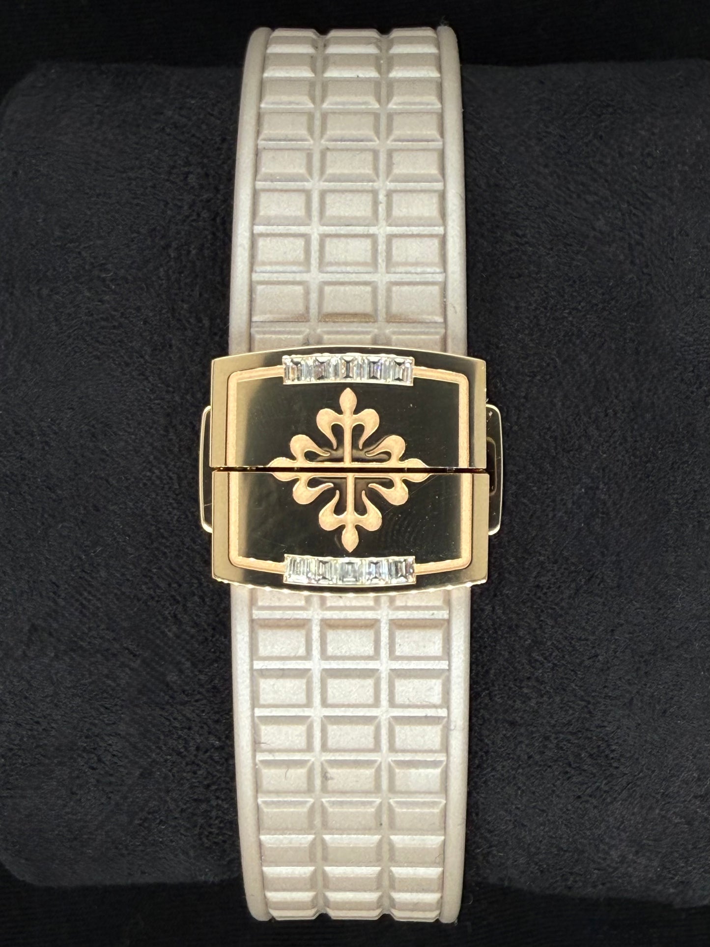 Patek Philippe Aquanaut Luce Haute Joaillerie Rose Gold Mother of Pearl Diamond Dial and Diamond Baguette Bezel 5072R-001 | 2025 | 35.6 mm
