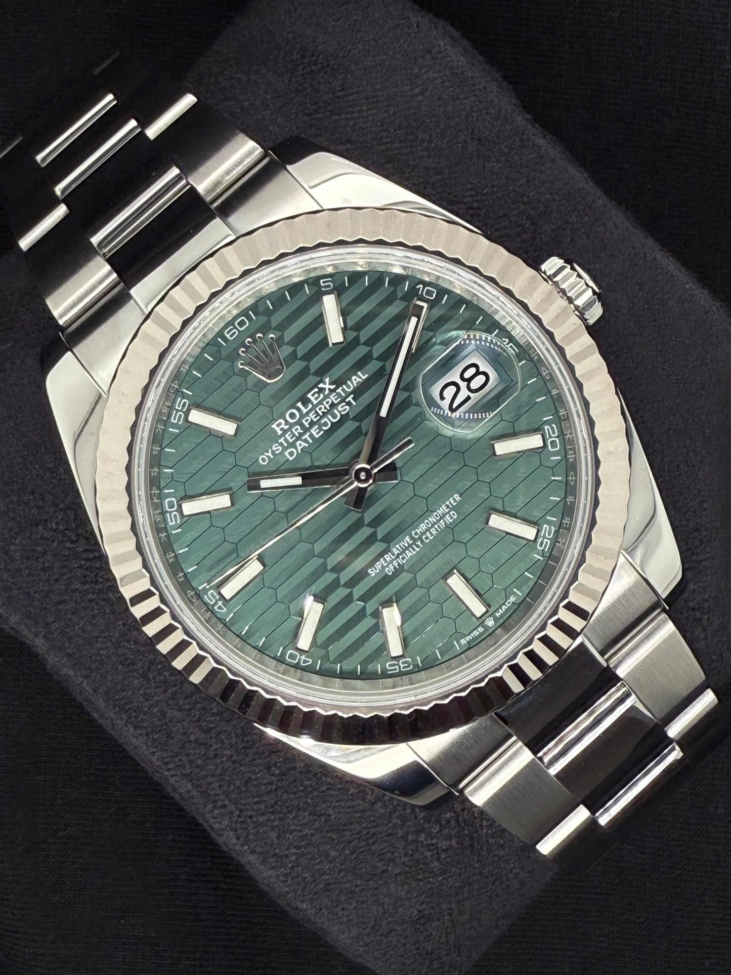 Rolex Datejust 41 Green Motif Dial Fluted Bezel Oystersteel 126334 | 2023 | 41mm