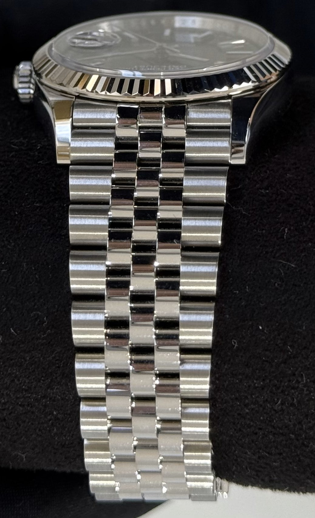 Rolex Datejust 36 Mint Green Dial Fluted Jubilee 126234 bracelet left