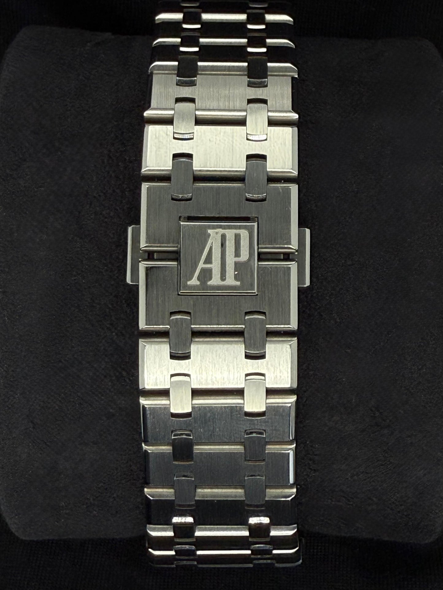 Audemars Piguet Royal Oak White Dial 15500ST.OO.1220ST.04 clasp