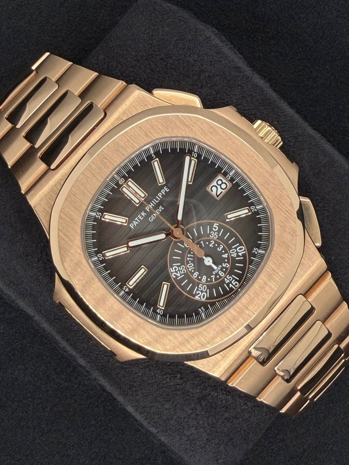Patek Philippe Nautilus Grey Dial 18ct Rose Gold 5980/1R-001 | 2017 | 40.5mm