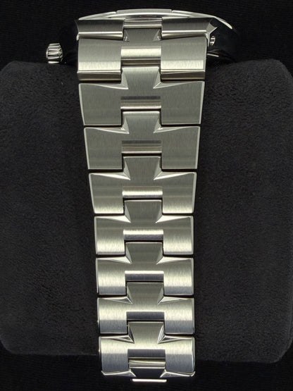 Vacheron Constantin Overseas ‘Black’ 4520V/210A-B483 | 2026 | 41mm