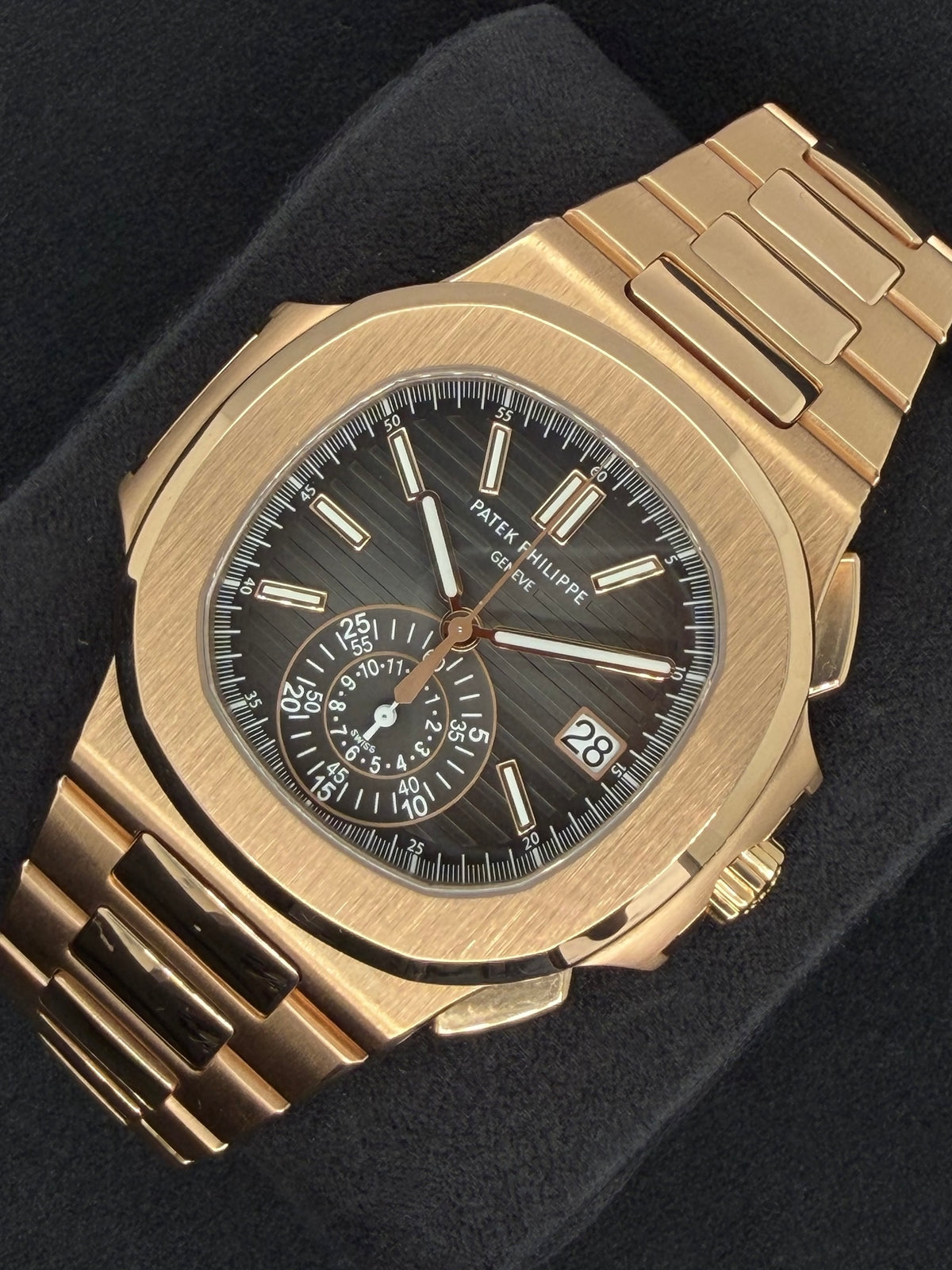 Patek Philippe Nautilus Grey Dial 18ct Rose Gold 5980/1R-001 | 2017 | 40.5mm