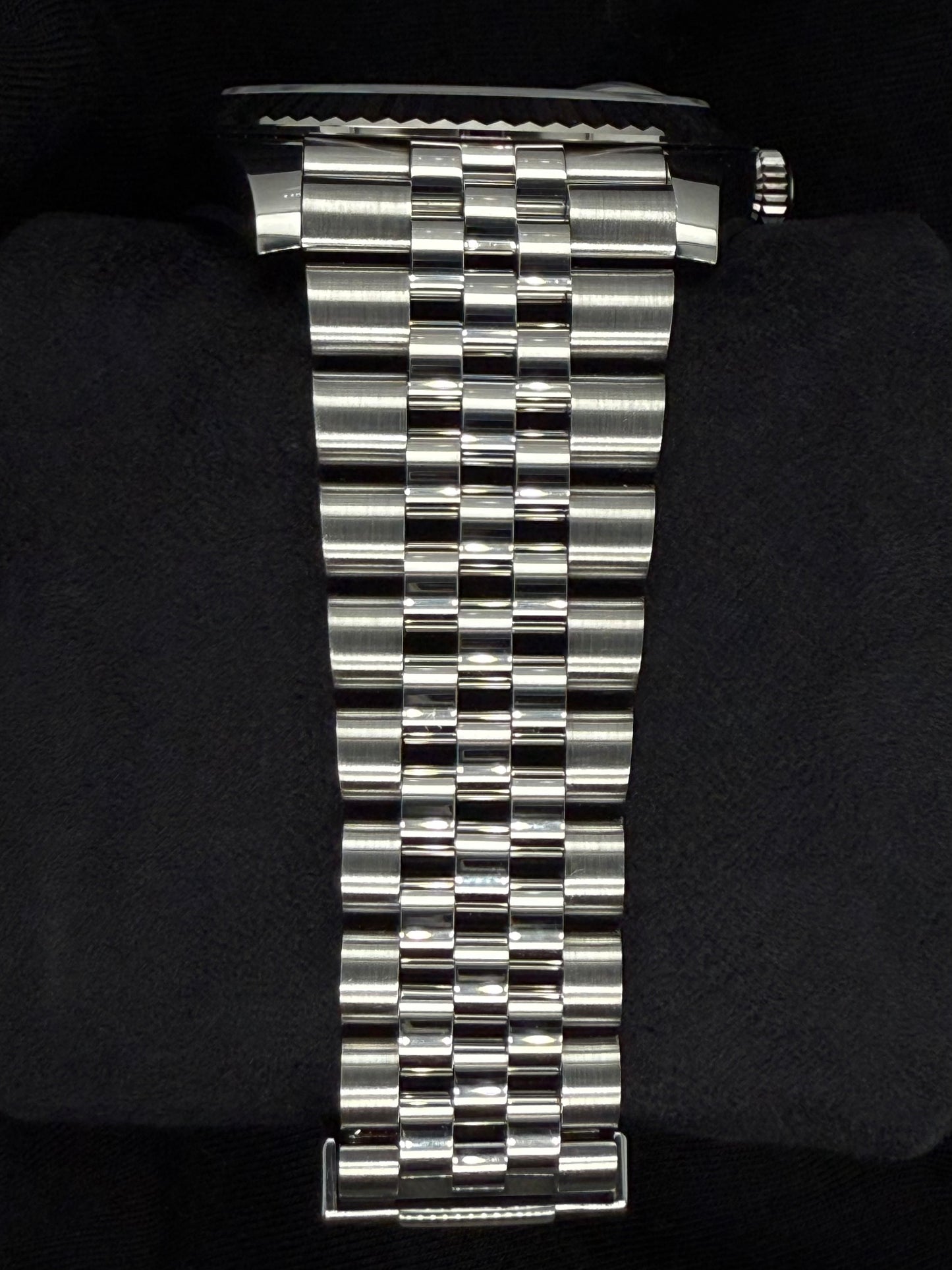 Rolex Datejust 41 Blue with Diamonds Dial Fluted Bezel Steel Jubilee 126334 | 2022 | 41mm