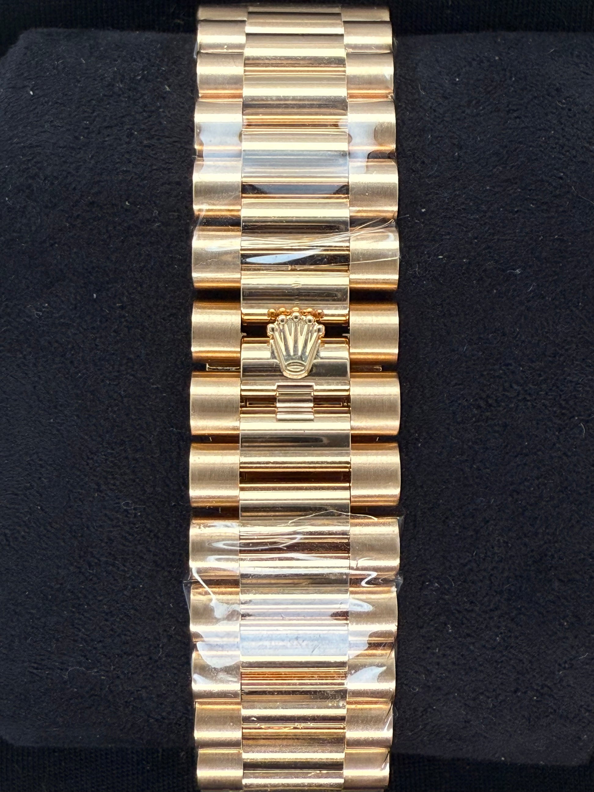 Rolex Day-Date 40 Yellow Gold Mother of Pearl ‘MOP’ Baguette Diamond Dial 228238 clasp