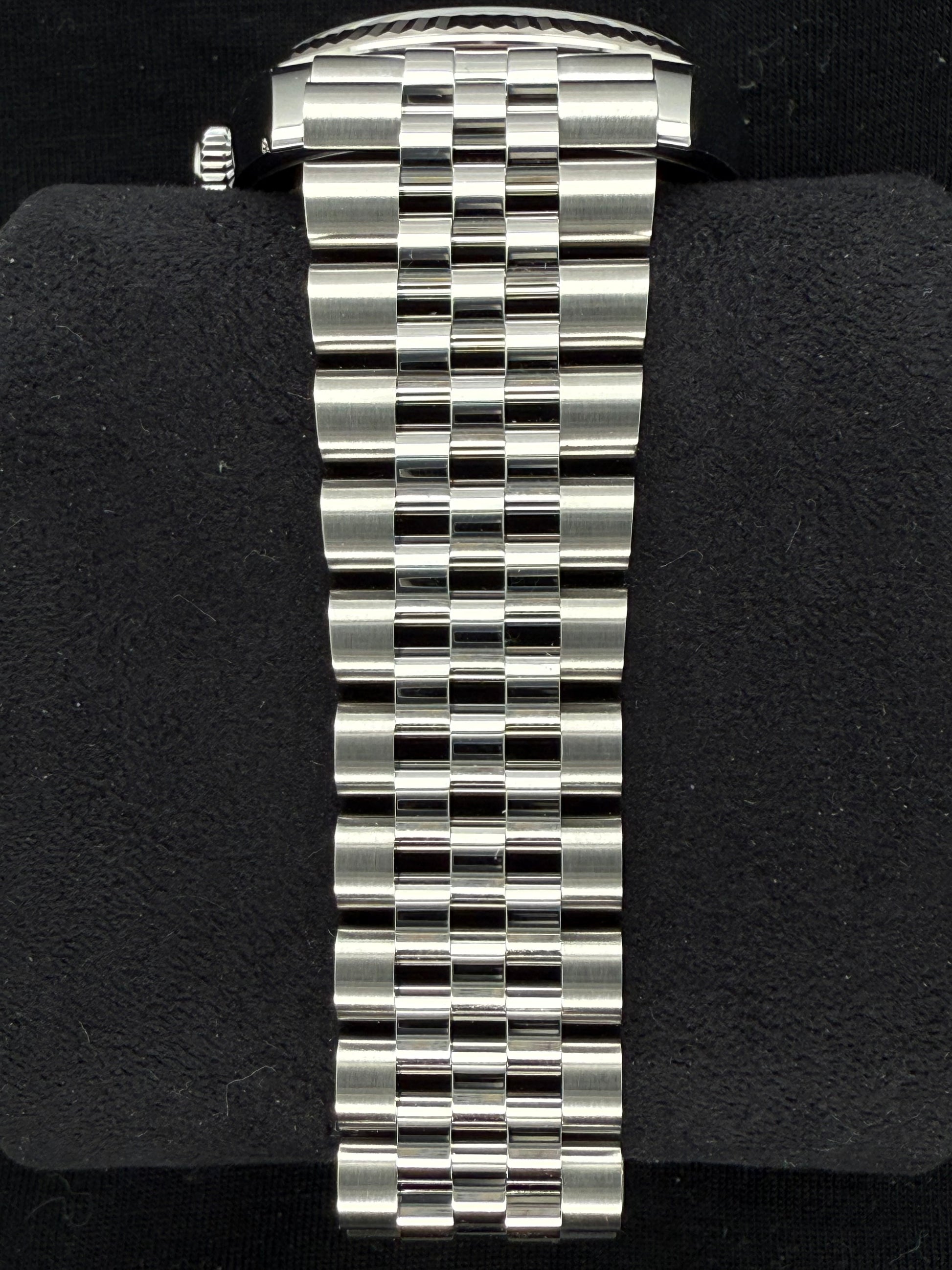 Rolex Datejust 36 Mother of Pearl Diamond Dial Jubilee 126234 bracelet