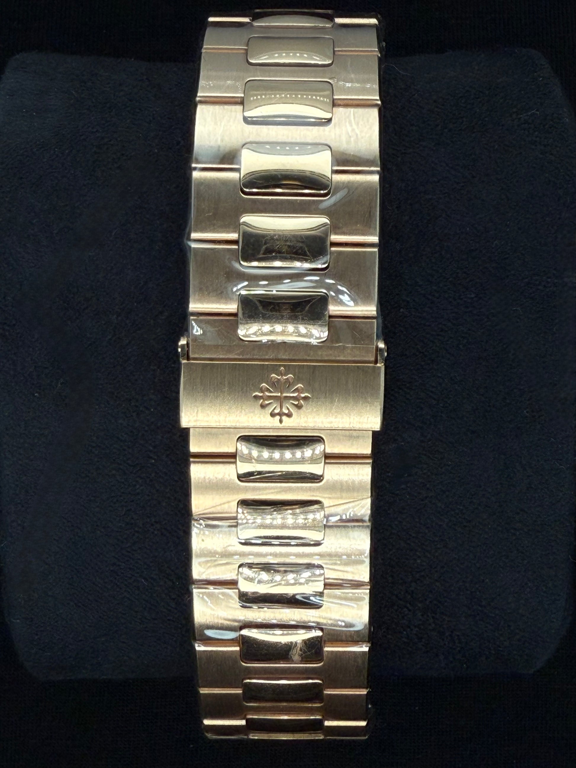 Patek Philippe Nautilus Grey Dial 18ct Rose Gold 5980/1R-001 clasp