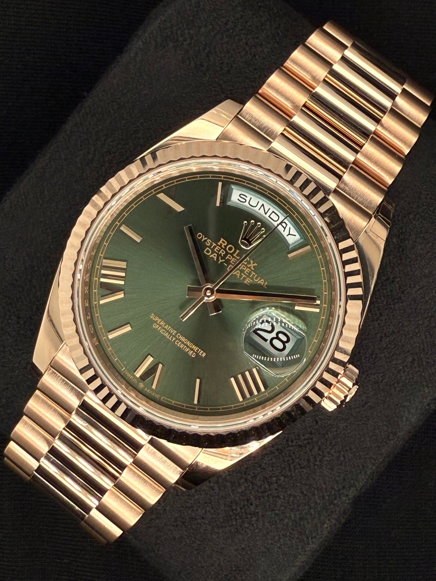 Rolex Day-Date 36 Olive Green Roman Everose Gold 128235 | 2025 | 36mm