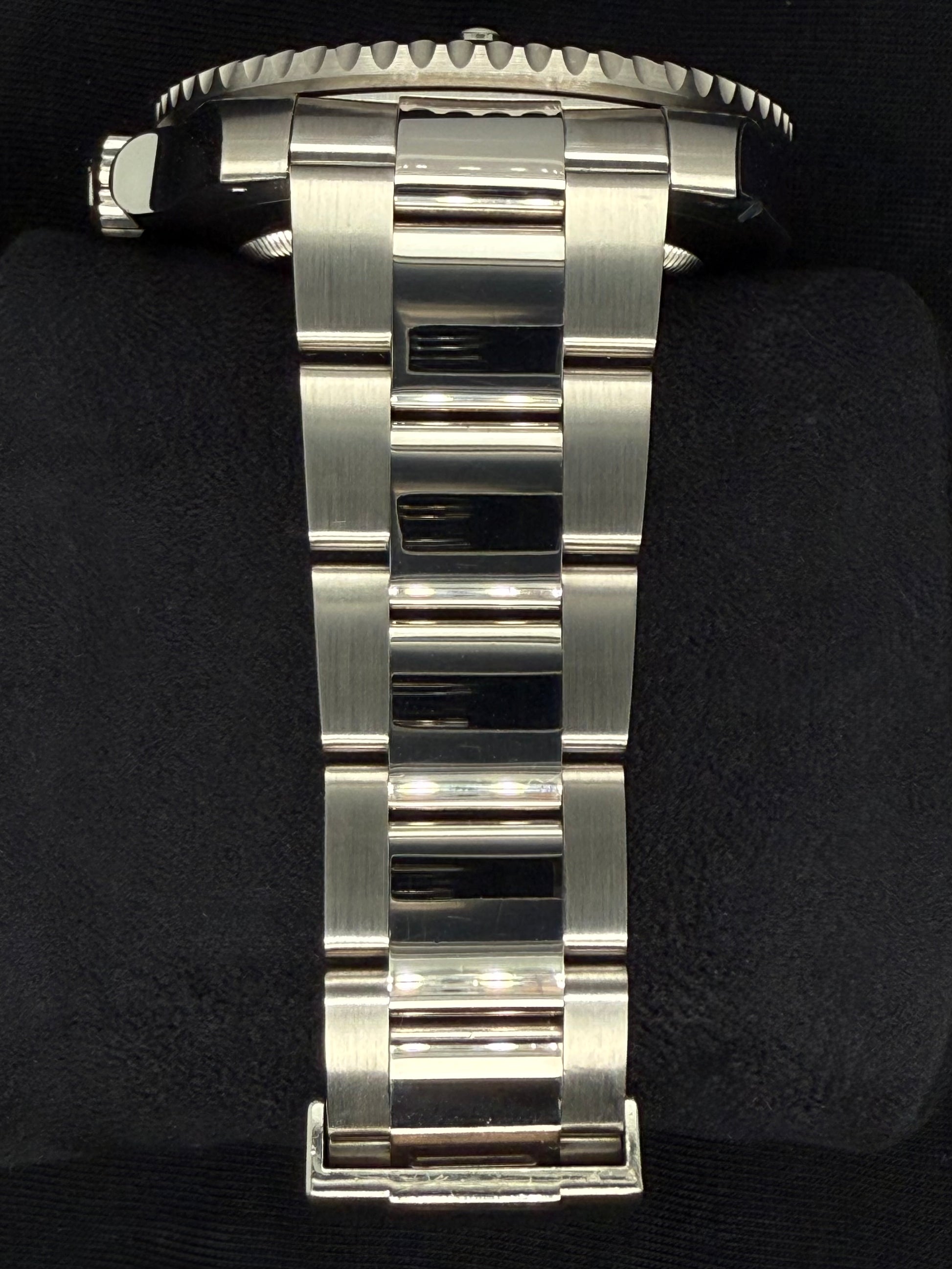 Rolex Submariner Date “Smurf” Blue Dial White Gold 116619LB bracelet