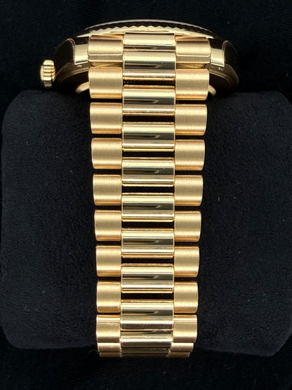 ROLEX DAY-DATE 40 YELLOW GOLD Rolex Day Date Yellow gold fluted bezel OMBRÉ GREEN DIAL 228238-0069 Bracelet 