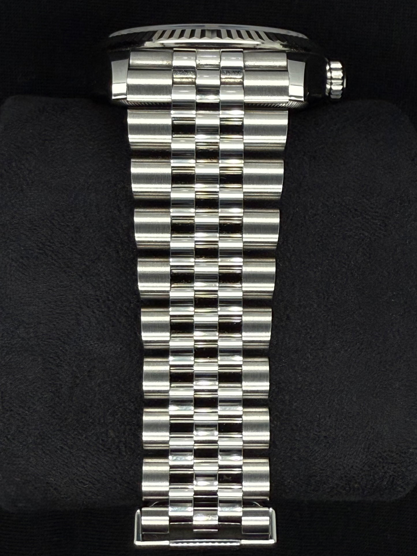 Rolex Datejust 36 Fluted Bezel Stainless Steel Purple Diamond Set Roman Dial VI and IX Jubilee 126234 bracelet 2