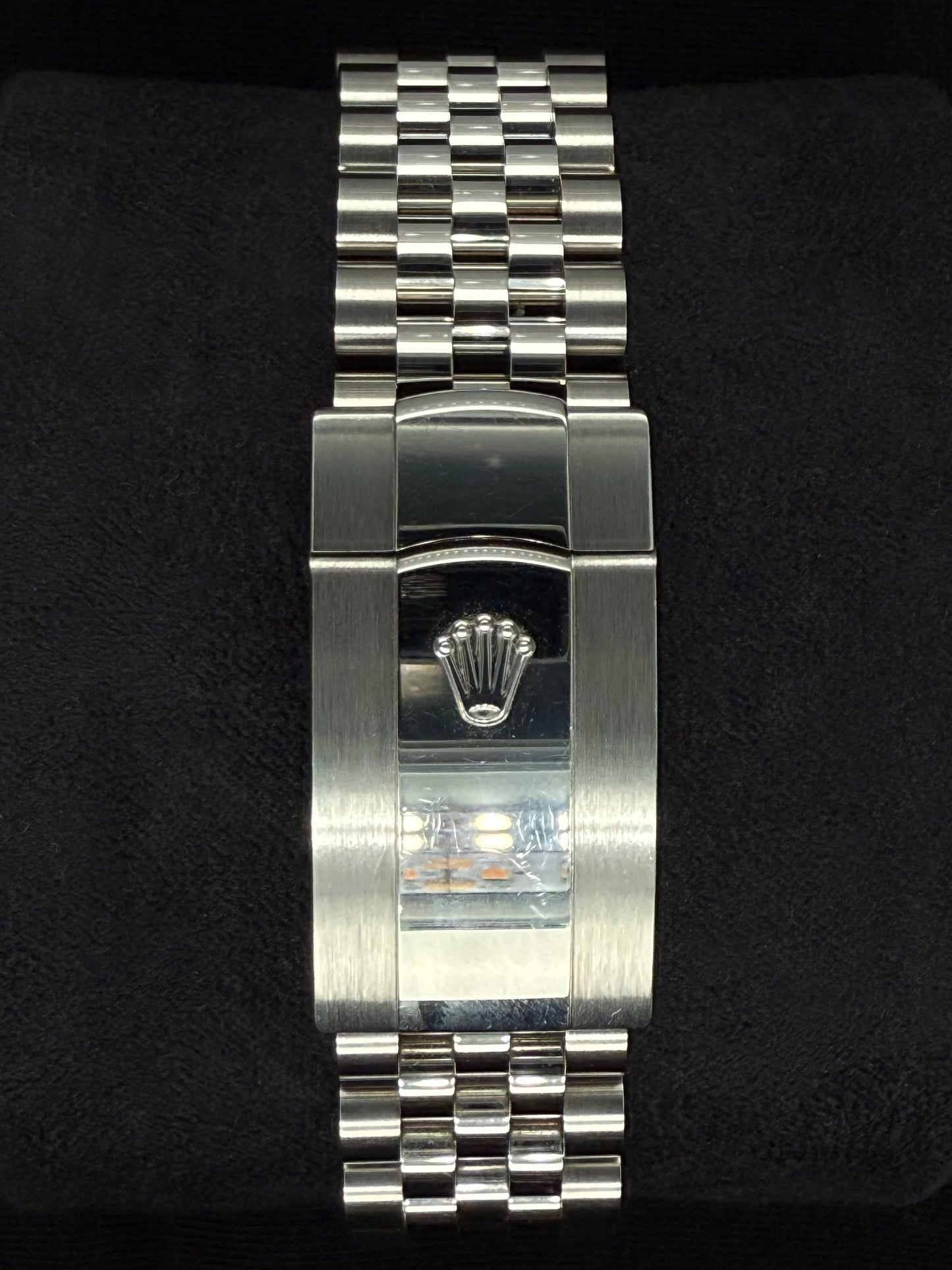 Rolex Datejust 36 Fluted Bezel Stainless Steel Purple Diamond Set Roman Dial VI and IX Jubilee 126234 clasp