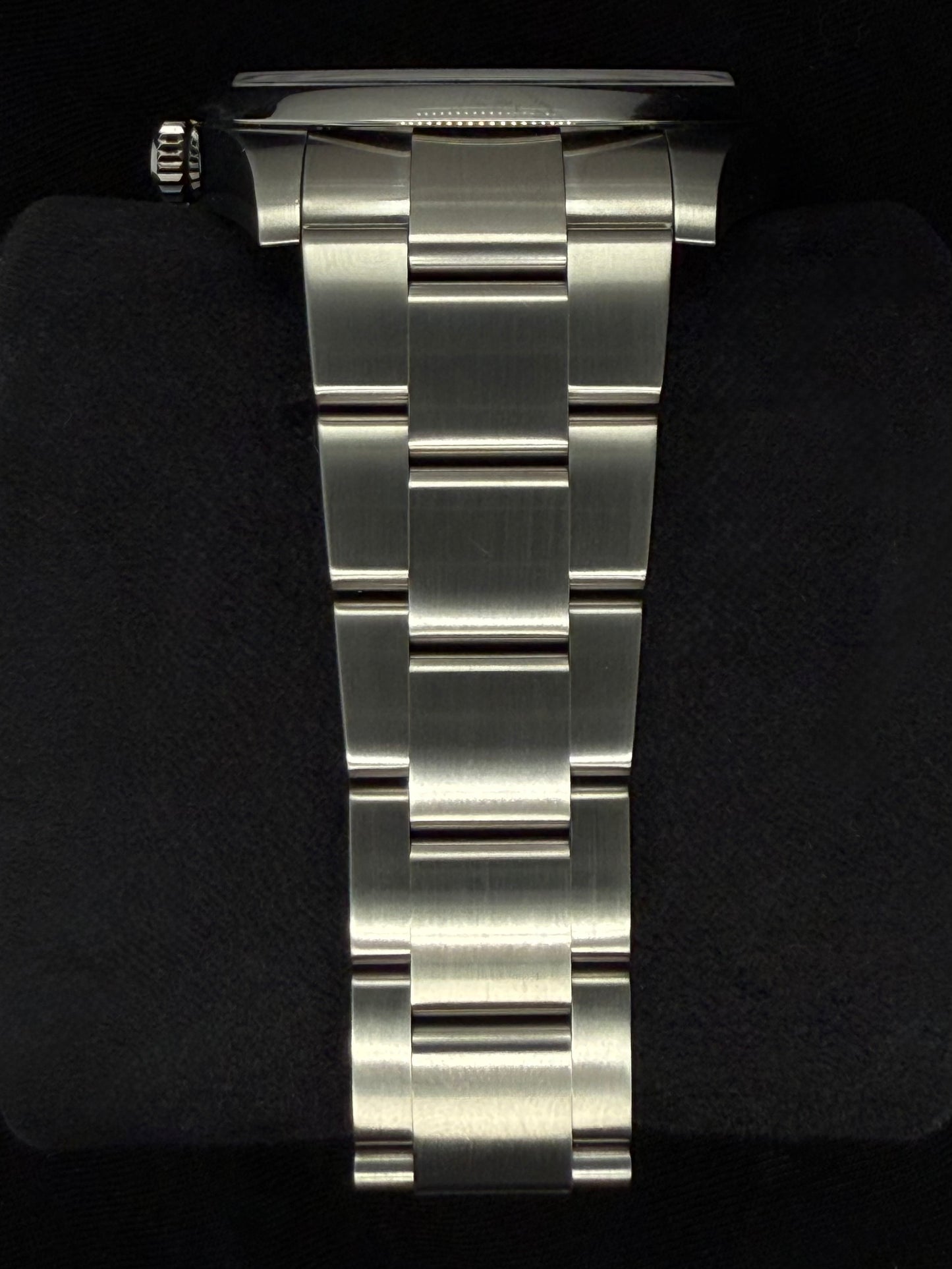 Rolex Oyster Perpetual 41 Coral Red Dial Oyster Bracelet 124300 | 2021 | 41mm