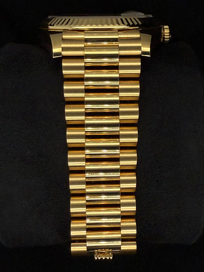 Rolex Day-Date 40 Yellow Gold Black Baguette Diamond Dial 228238 | 2022 | 40mm