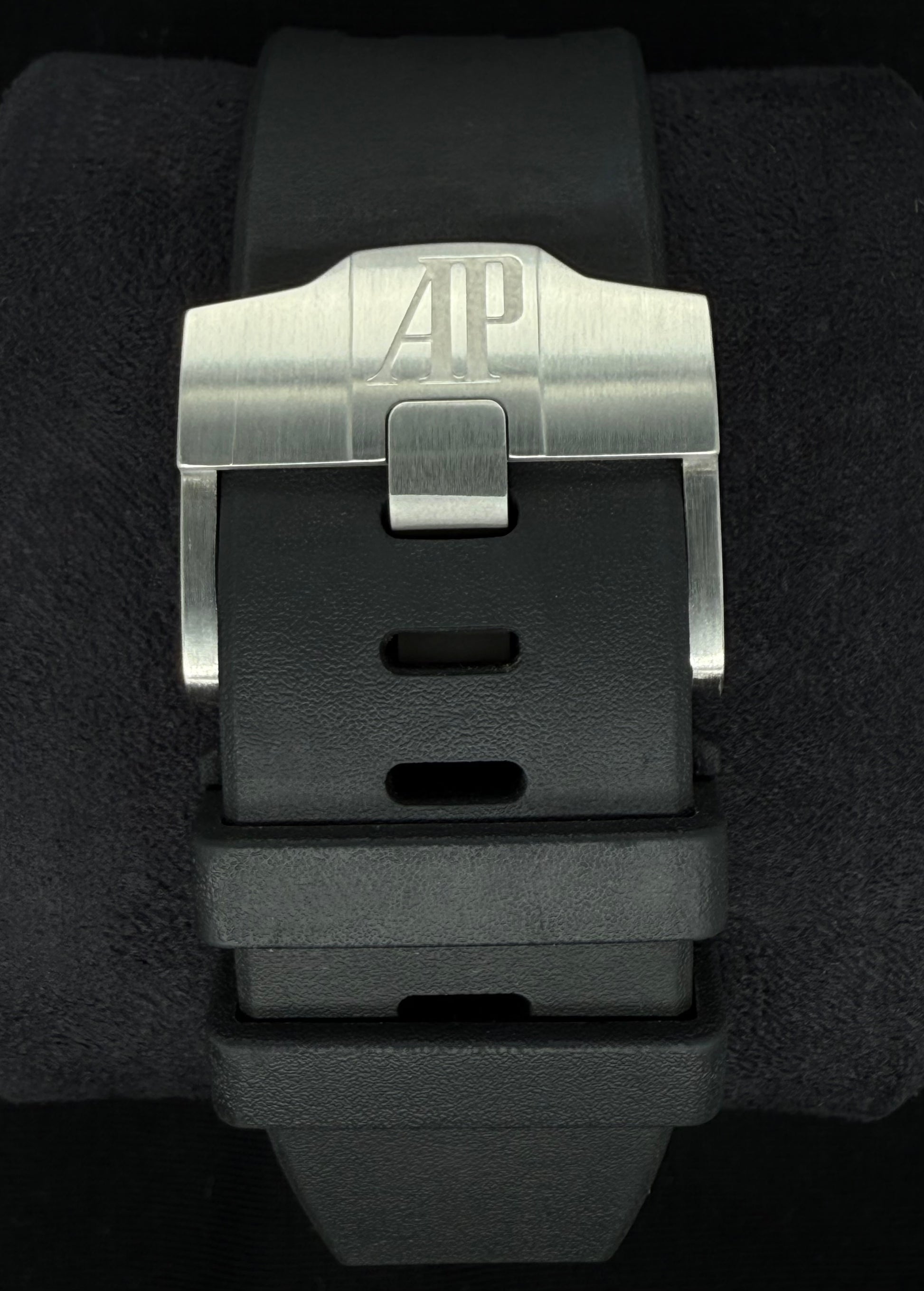 Audemars Piguet Royal Oak Offshore 26400SO.OO.A002CA.01 clasp