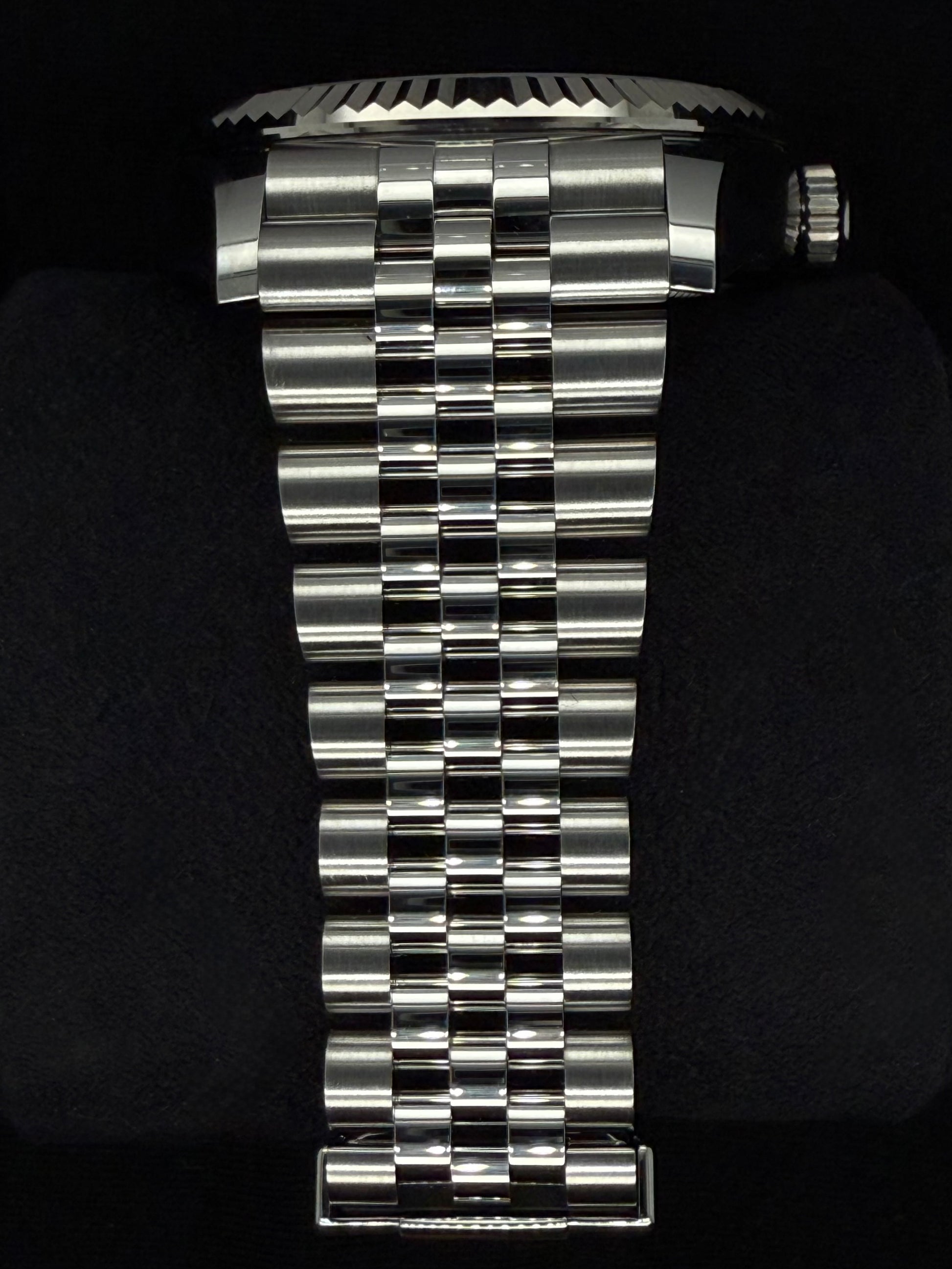 Rolex Sky-Dweller Black Dial Jubilee 336934 bracelet 2