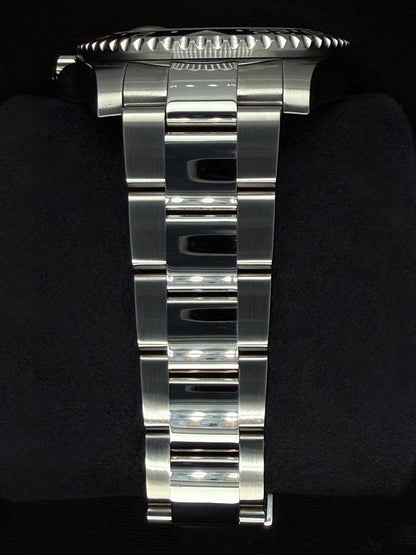 Rolex GMT-Master II Black Dial Green Arrow Hand 116710LN bracelet