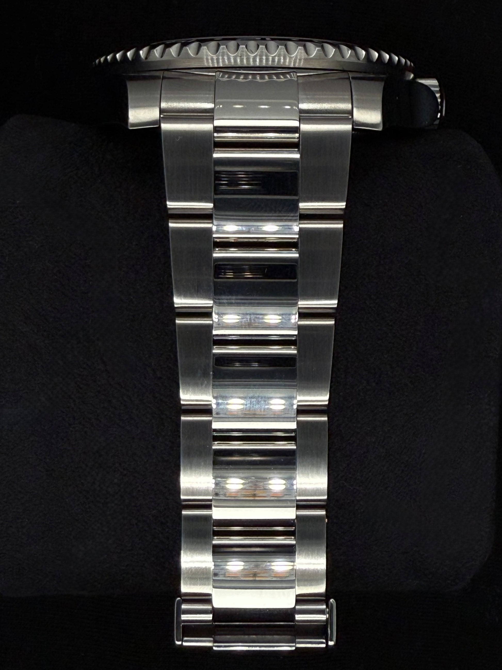 Rolex GMT-Master II Black Dial Green Arrow Hand 116710LN bracelet 2
