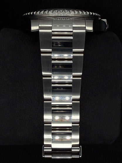 Rolex GMT-Master II Black Dial Green Arrow Hand 116710LN bracelet 2