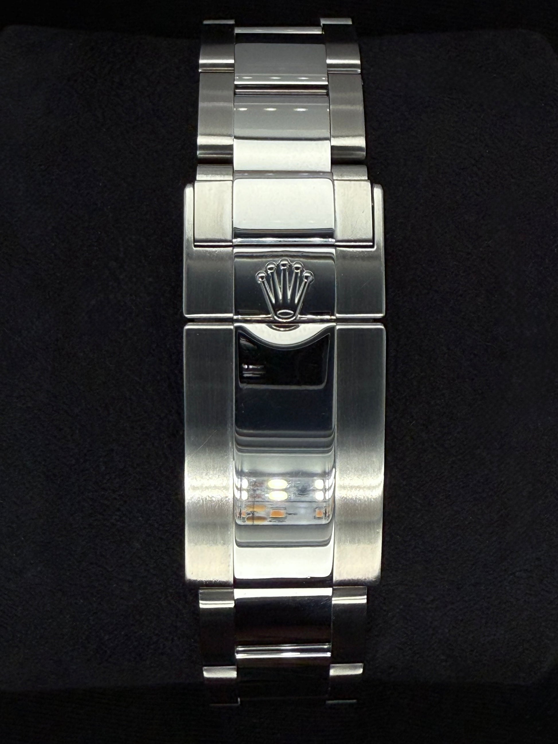Rolex GMT-Master II Black Dial Green Arrow Hand 116710LN clasp