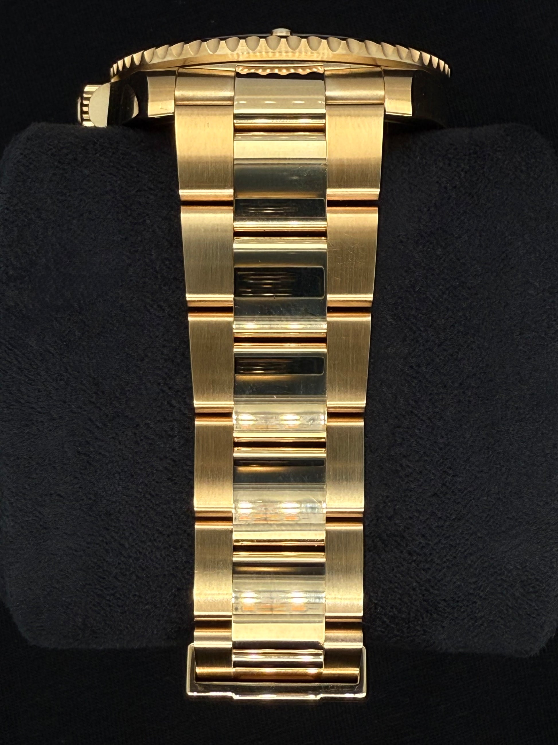 Rolex Submariner Black Dial 'Blacksy' Yellow Gold 126618LN bracelet