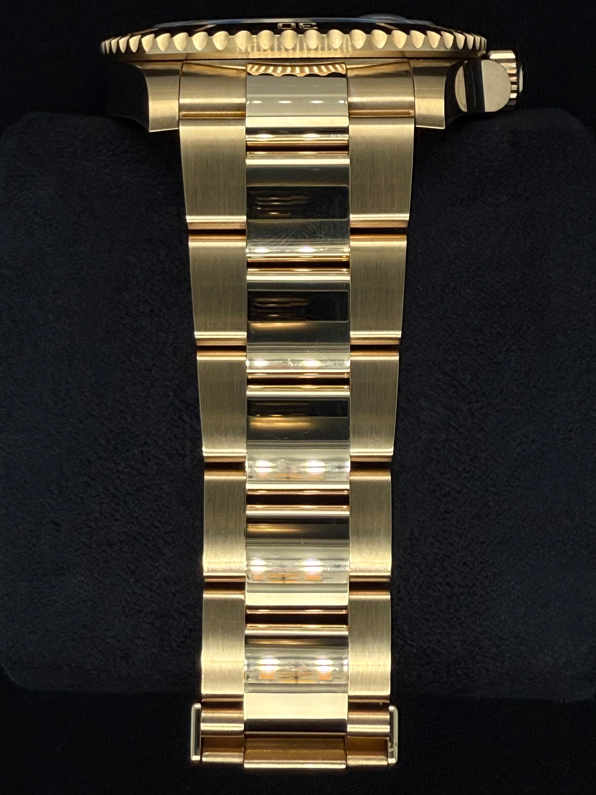 Rolex Submariner Black Dial 'Blacksy' Yellow Gold 126618LN bracelet 2