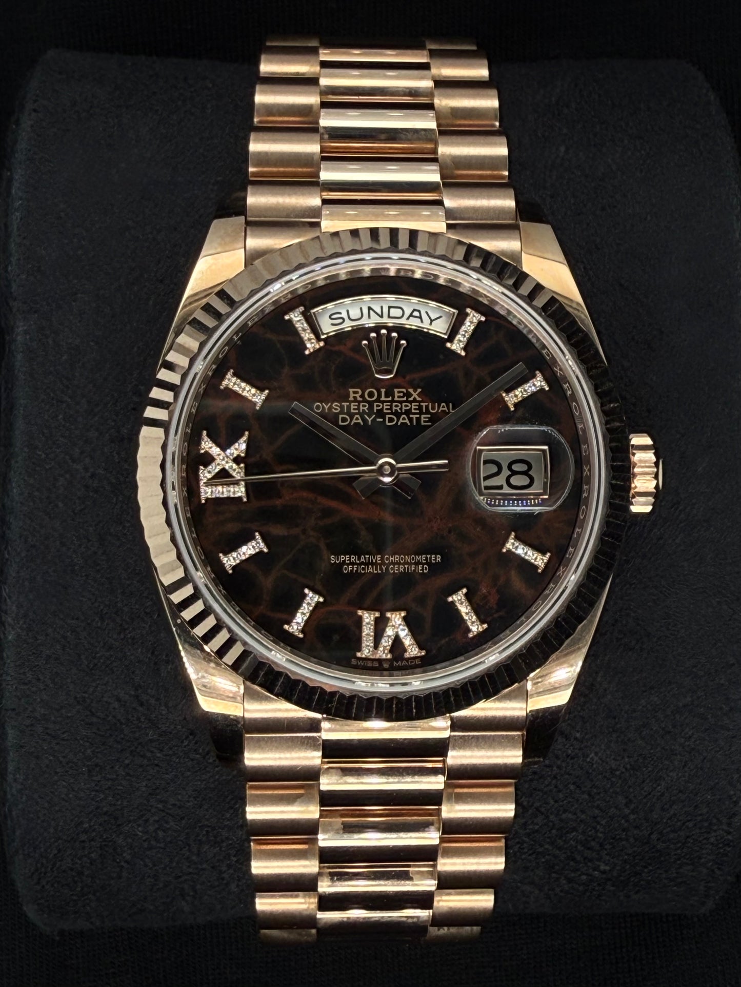 Rolex Day-Date 36 Eisenkiesel Roman Diamond Everose Gold 128235 | 2022 | 36mm