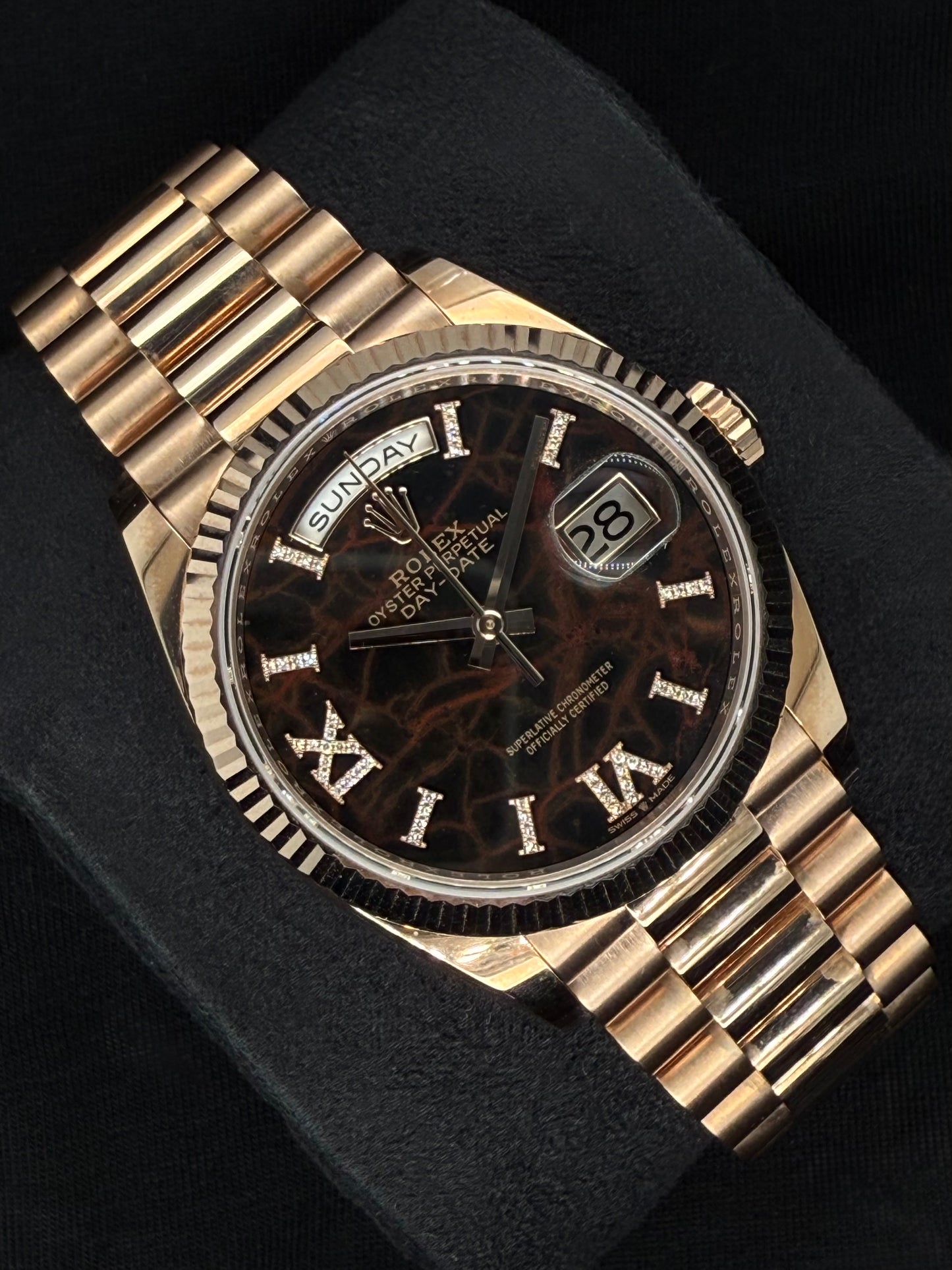 Rolex Day-Date 36 Eisenkiesel Roman Diamond Everose Gold 128235 | 2022 | 36mm