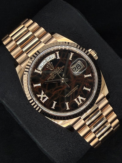 Rolex Day-Date 36 Eisenkiesel Roman Diamond Everose Gold 128235 | 2022 | 36mm