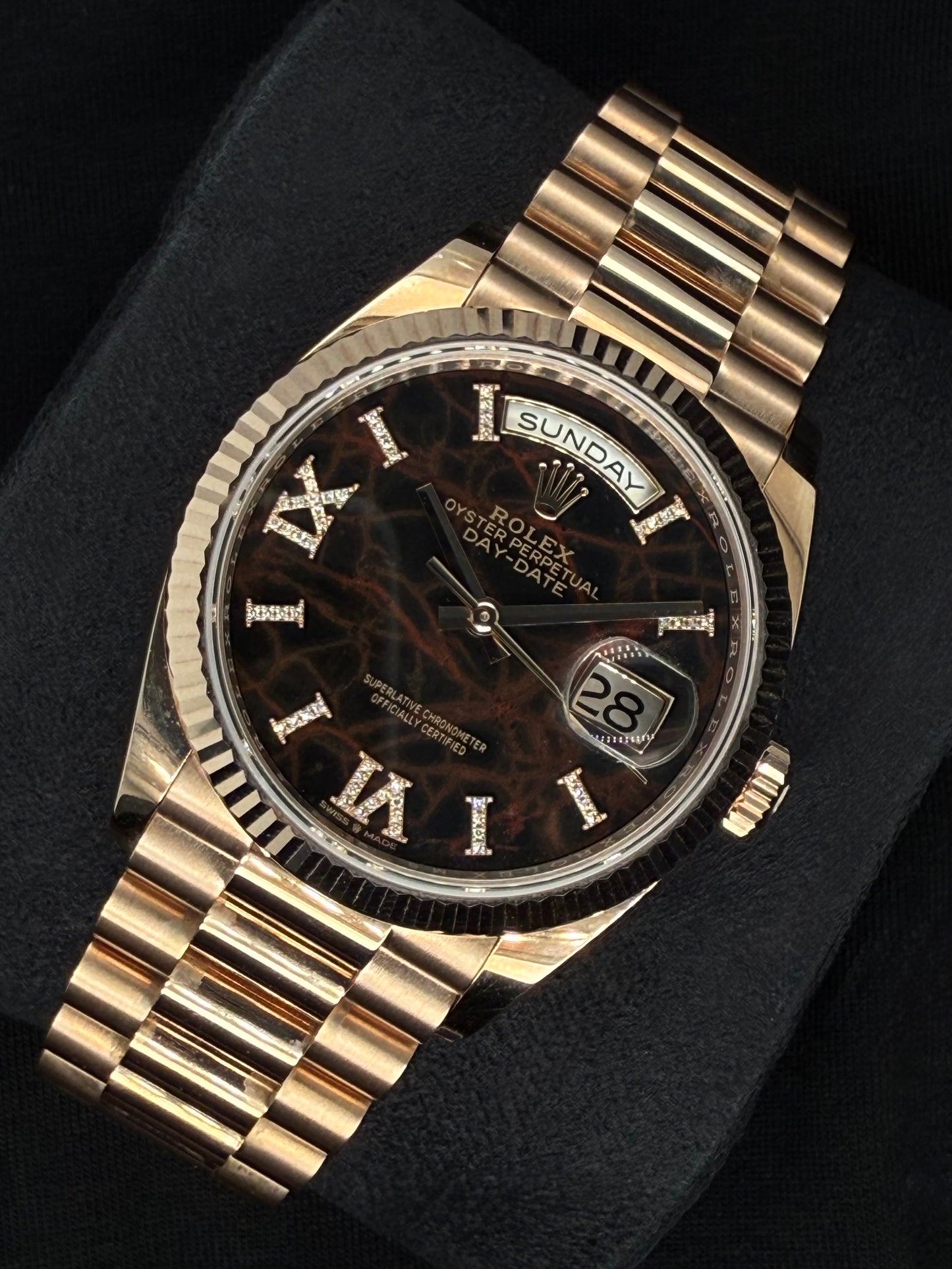 Rolex Day-Date 36 Eisenkiesel Roman Diamond Everose Gold 128235 | 2022 | 36mm