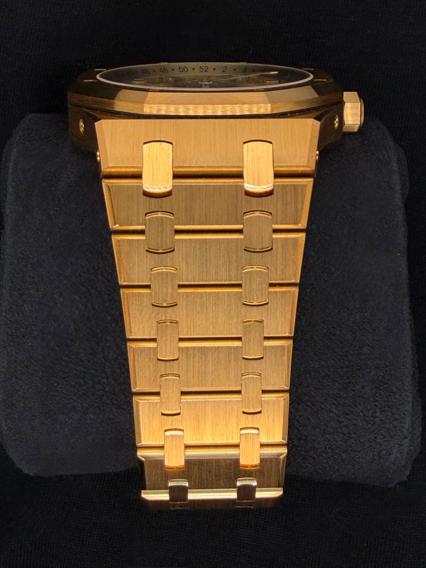 Audemars Piguet Royal Oak
Perpetual Calendar "Singapore" Yellow Gold Limited Edition 20 Pieces Worldwide 26607BA | 2021 | 41mm