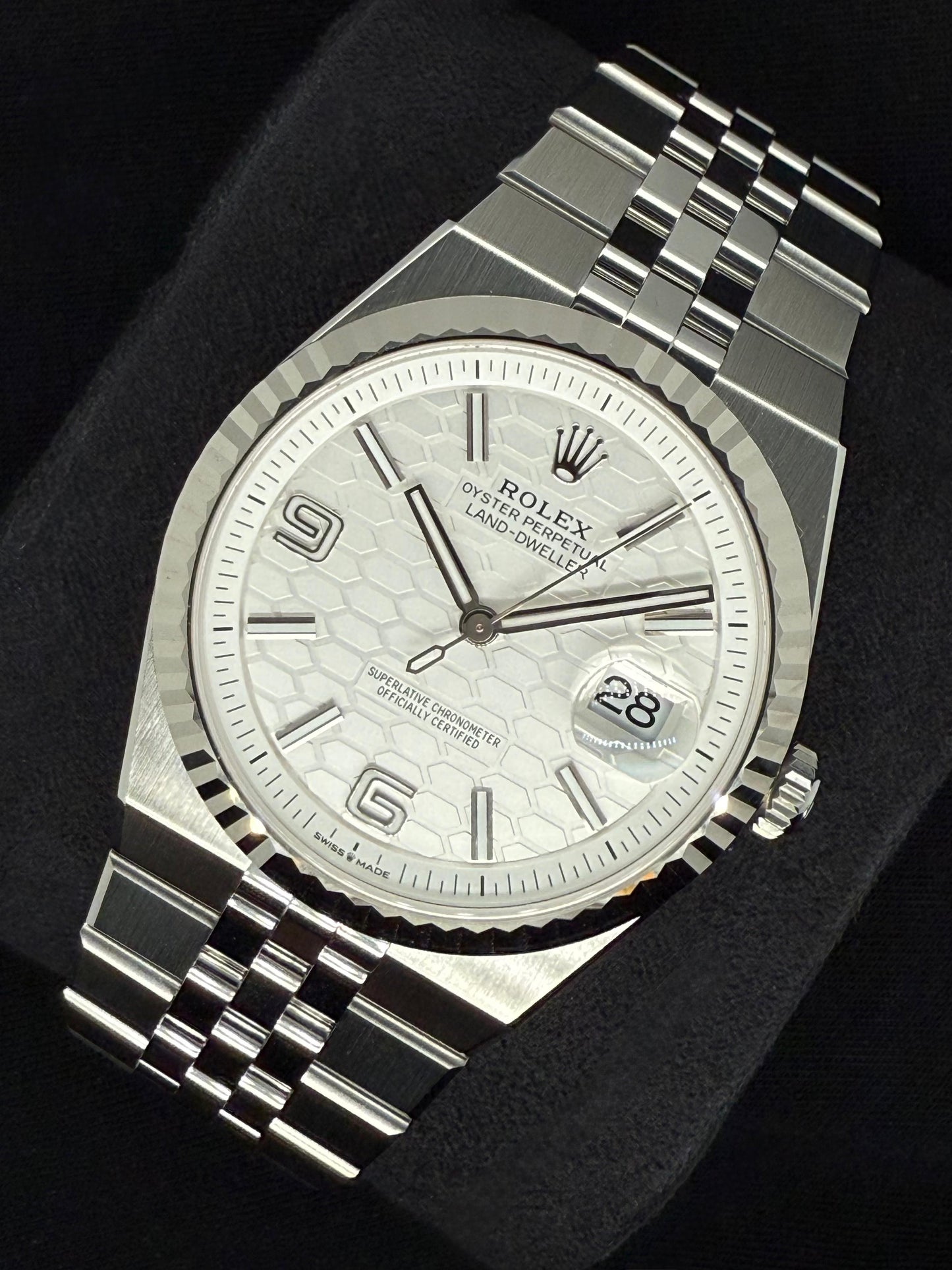 Rolex Land Dweller 40 White Dial Flat Jubilee 127334 | 2026 | 41mm
