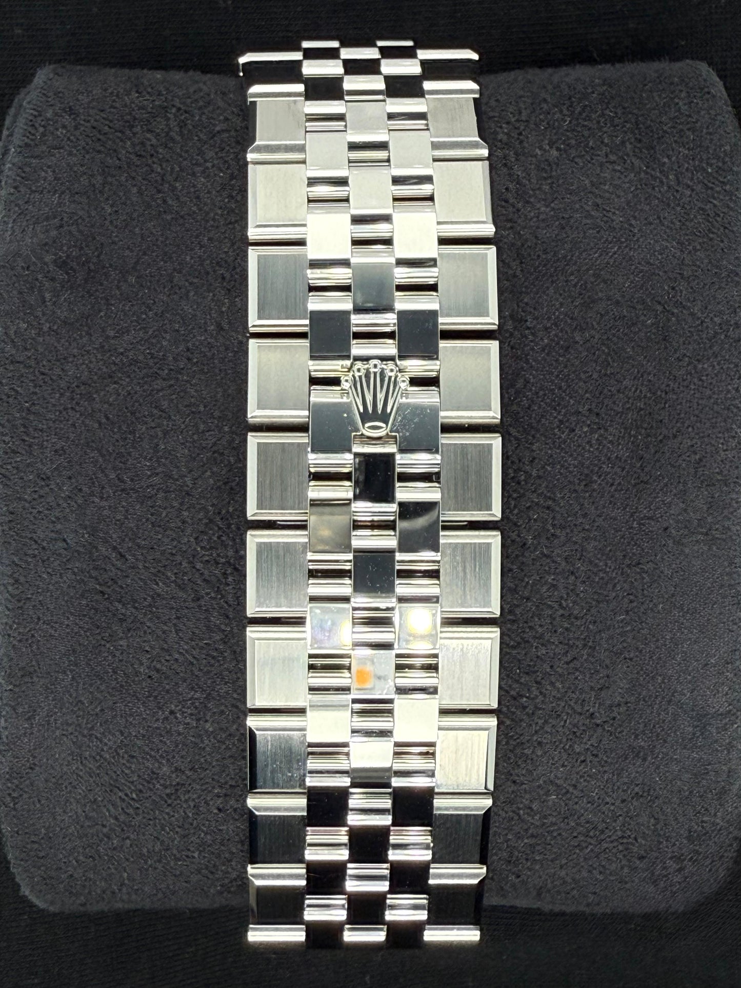 Rolex Land Dweller 40 White Dial Flat Jubilee 127334 | 2026 | 41mm