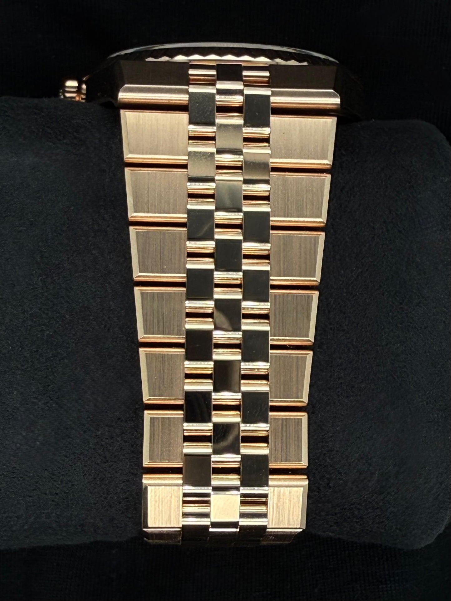 Rolex Land Dweller 40 Rose Gold White Dial Flat Jubilee 127335 | 2026 | 41mm
