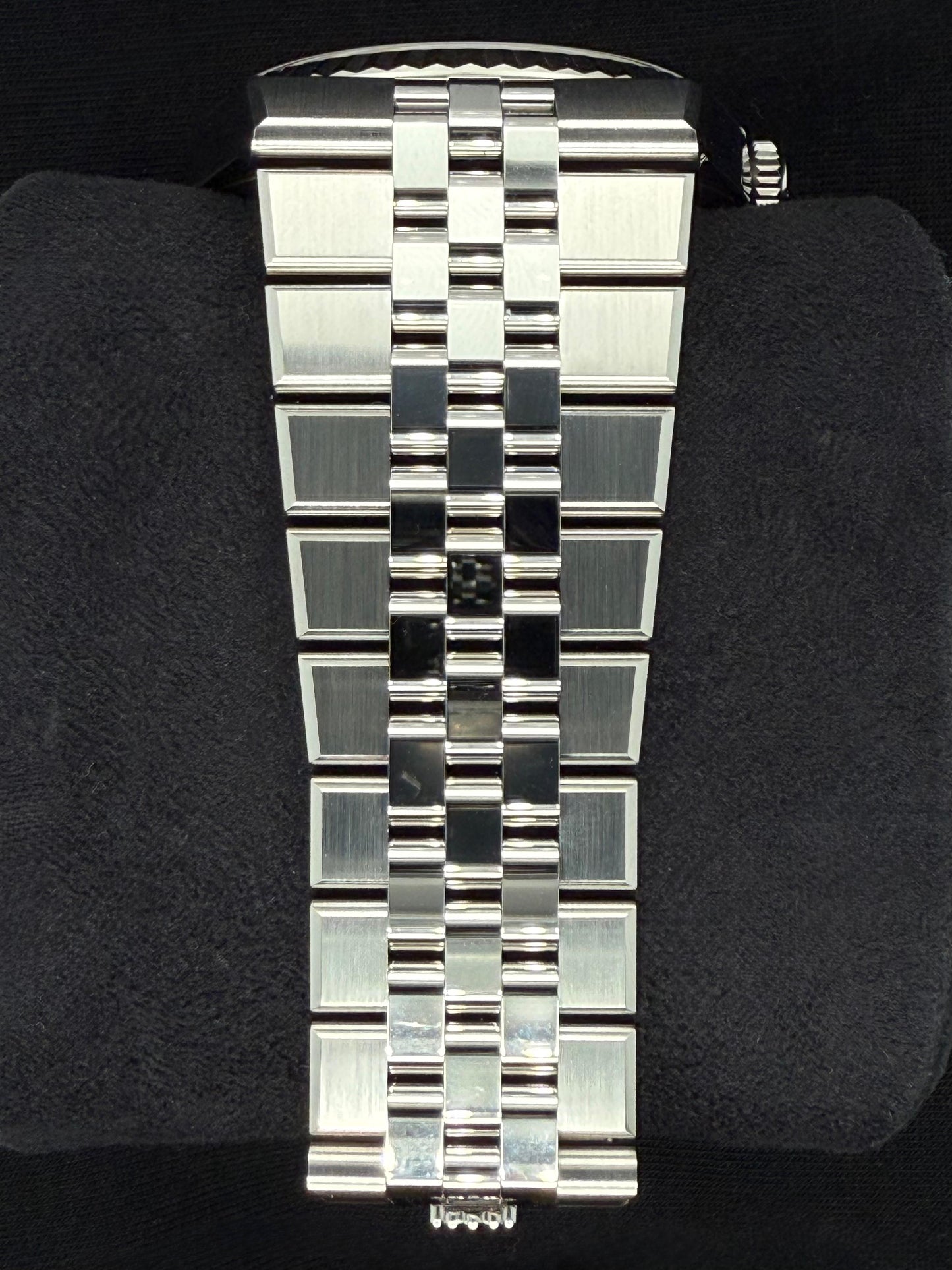 Rolex Land Dweller 40 White Dial Flat Jubilee 127334 | 2026 | 41mm