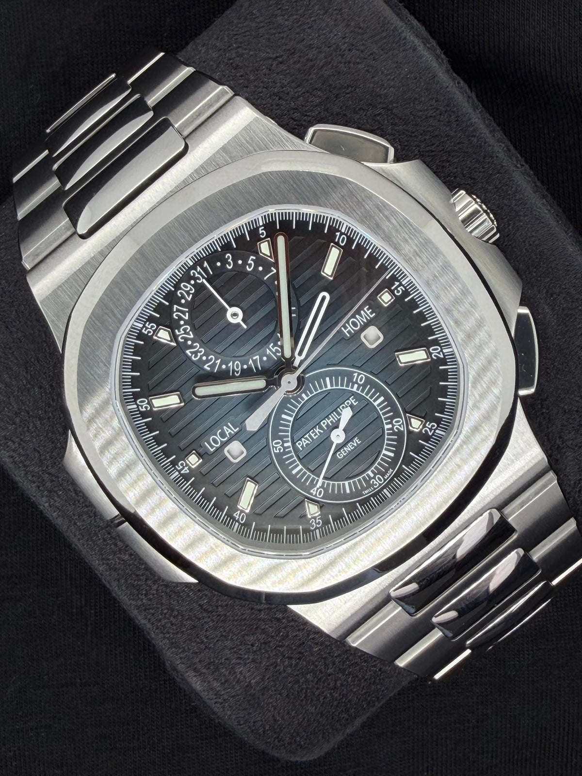 Patek Philippe Nautilus Sunburst Blue Dial Stainless Steel Q4 5990/1A-011 | 2026 | 40.5mm