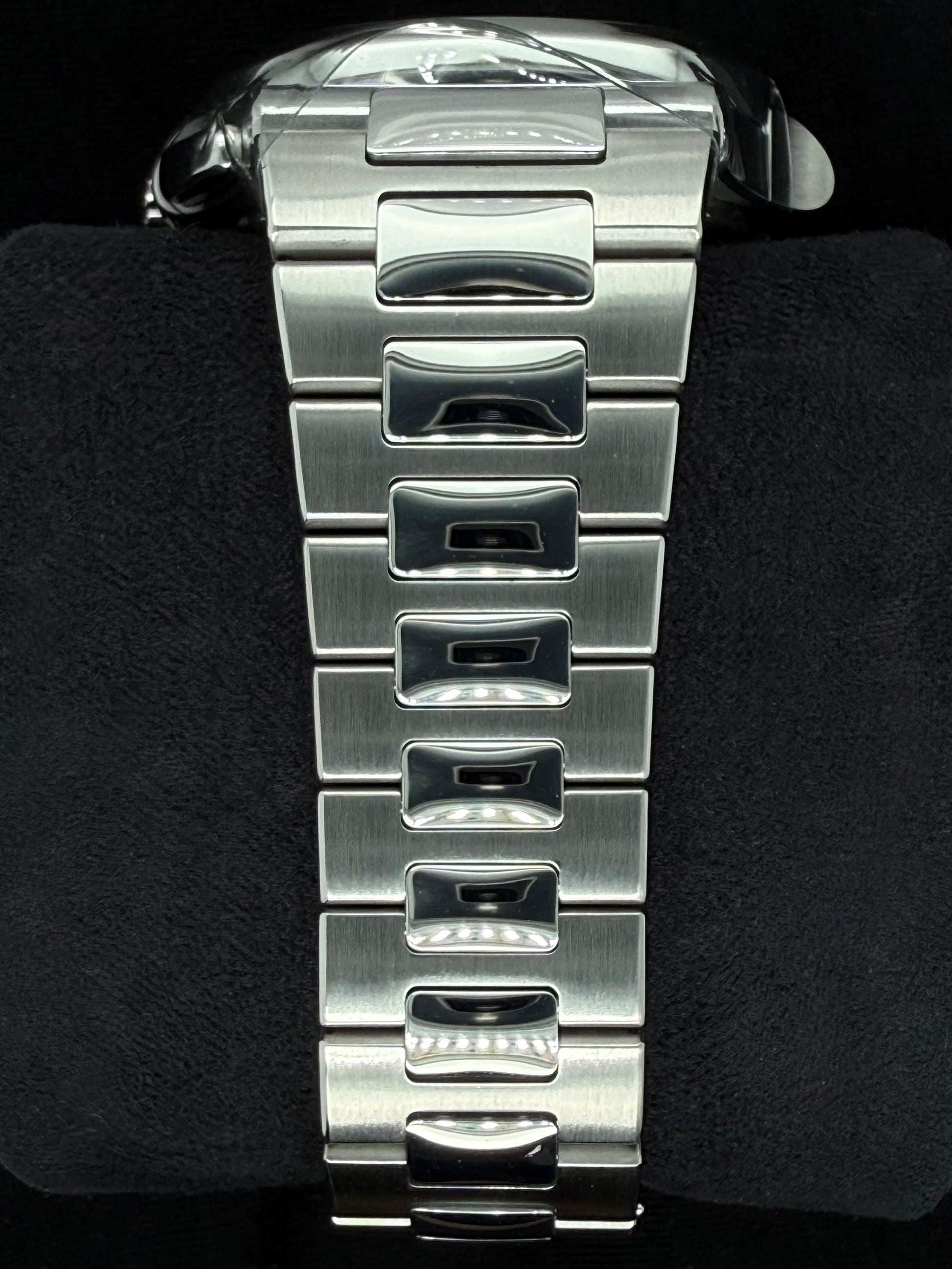 Patek Philippe Nautilus Travel Time Chronograph Black Noir Trame Dial Stainless Steel 5990/1A-001 bracelet