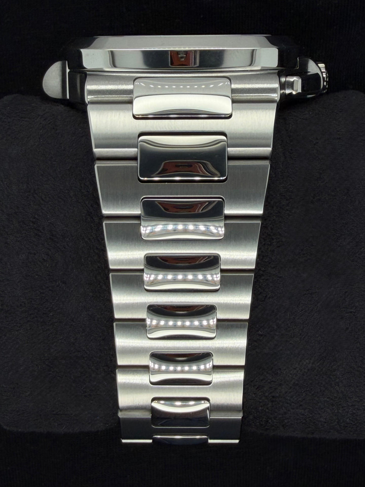 Patek Philippe Nautilus Sunburst Blue Dial Stainless Steel Q4 5990/1A-011 | 2026 | 40.5mm