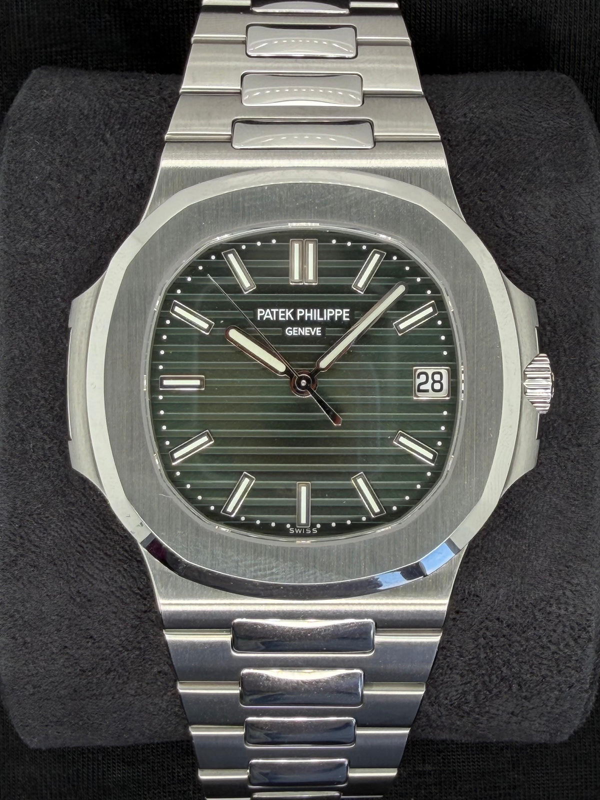 Patek Philippe Nautilus Olive Dial Stainless Steel 5711/1A-0014 | 2021 | 40mm